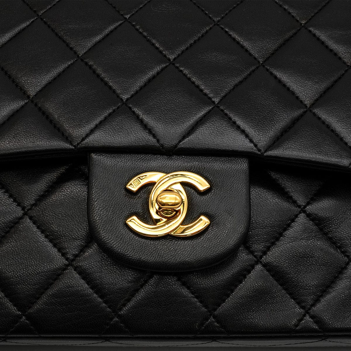 Luxury Promise Japan VINTAGE CHANEL CLASSIC FLAP MEDIUM CHAIN SHOULDER BAG BLACK LAMB SKIN GOLD HARDWARE 90343612