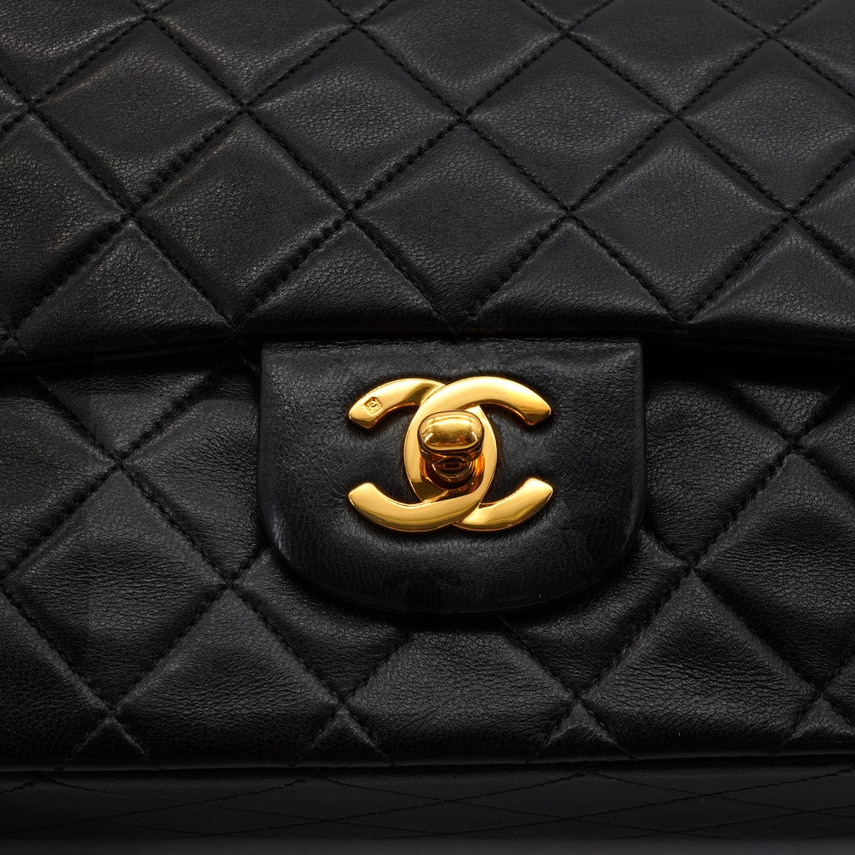 Luxury Promise Japan VINTAGE CHANEL CLASSIC FLAP MEDIUM CHAIN SHOULDER BAG BLACK LAMB SKIN GOLD HARDWARE 90343945
