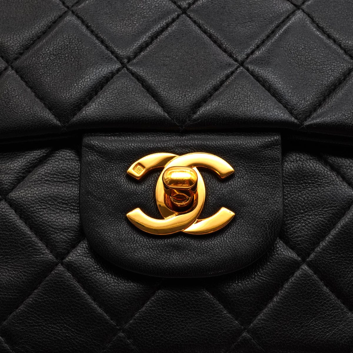 Luxury Promise Japan VINTAGE CHANEL CLASSIC FLAP MEDIUM CHAIN SHOULDER BAG BLACK LAMB SKIN GOLD HARDWARE 90343946