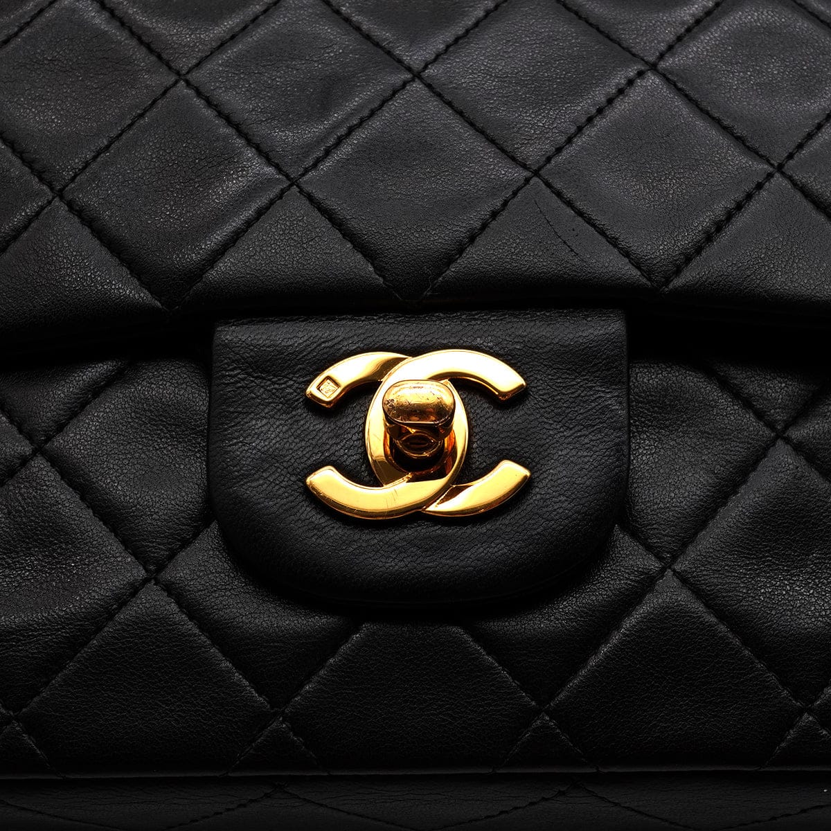 Luxury Promise Japan VINTAGE CHANEL CLASSIC FLAP MEDIUM CHAIN SHOULDER BAG BLACK LAMB SKIN GOLD HARDWARE 90343950