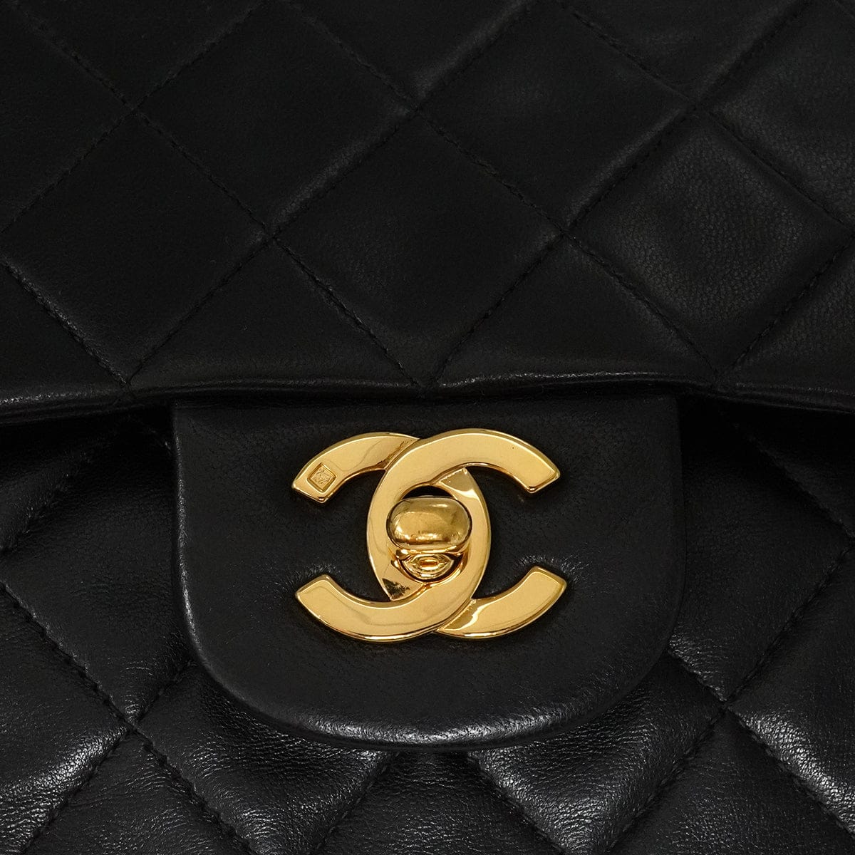 Luxury Promise Japan VINTAGE CHANEL CLASSIC FLAP MEDIUM CHAIN SHOULDER BAG BLACK LAMB SKIN GOLD HARDWARE 90346127