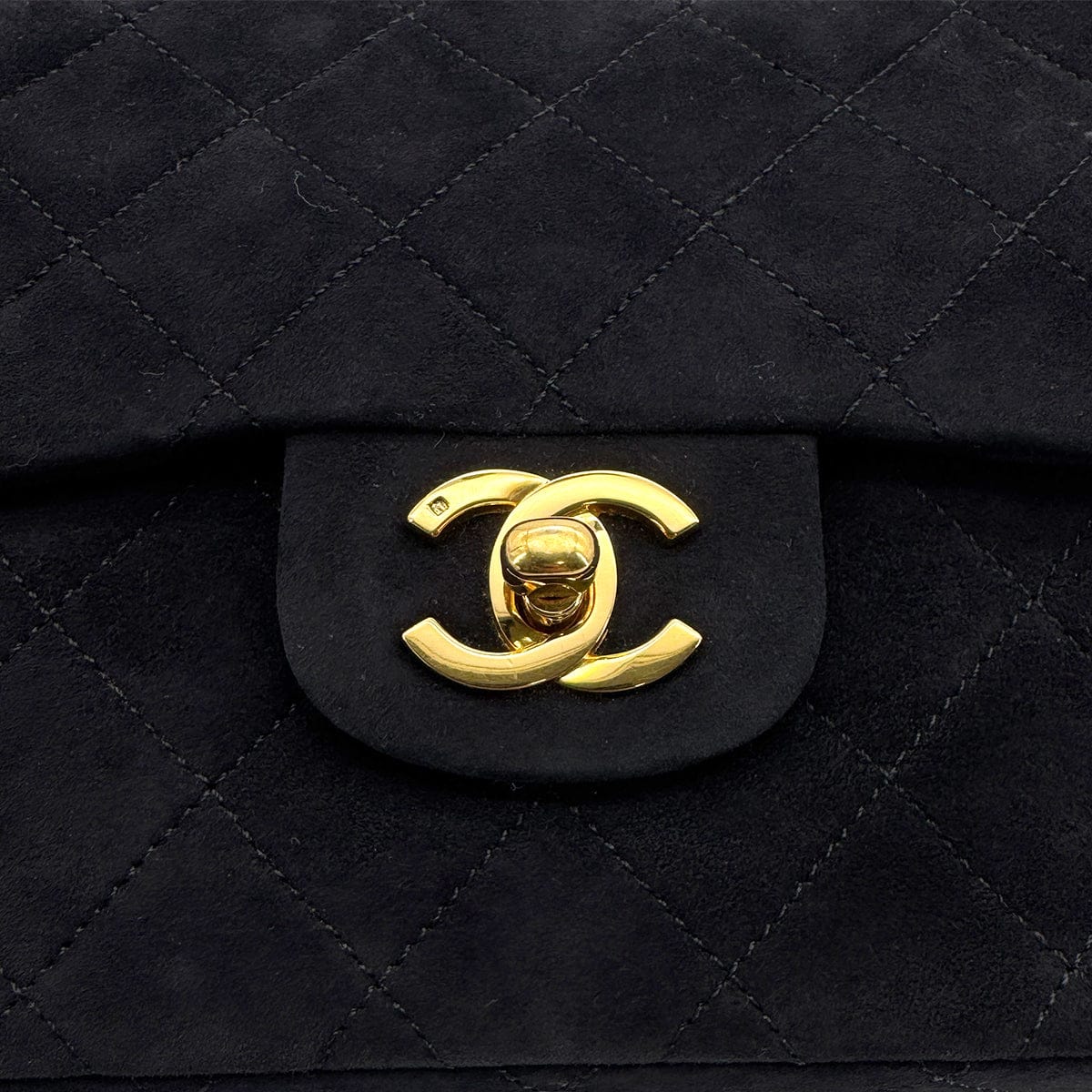 Luxury Promise Japan VINTAGE CHANEL CLASSIC FLAP MEDIUM CHAIN SHOULDER BAG BLACK SUEDE GOLD HARDWARE 90321627