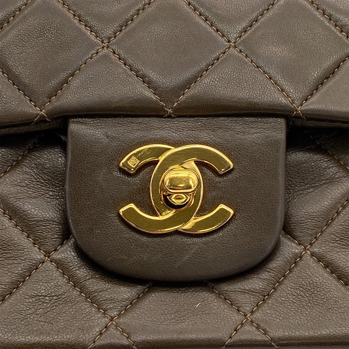 Luxury Promise Japan VINTAGE CHANEL CLASSIC FLAP MEDIUM CHAIN SHOULDER BAG KHAKI LAMB SKIN GOLD HARDWARE 90317177