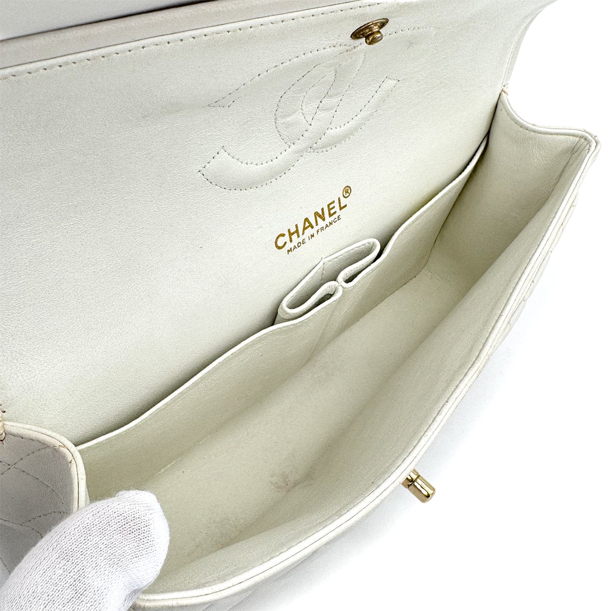 Luxury Promise Japan VINTAGE CHANEL CLASSIC FLAP MEDIUM CHAIN SHOULDER BAG WHITE LAMB SKIN GOLD HARDWARE 90318633