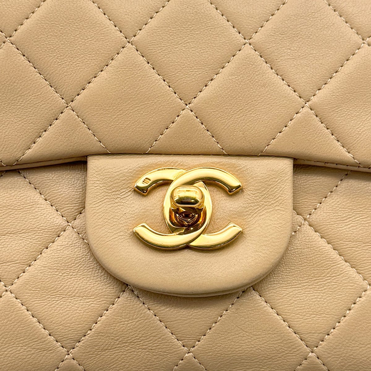 Luxury Promise Japan VINTAGE CHANEL CLASSIC FLAP SMALL CHAIN SHOULDER BAG BEIGE LAMB SKIN GOLD HARDWARE 90318627