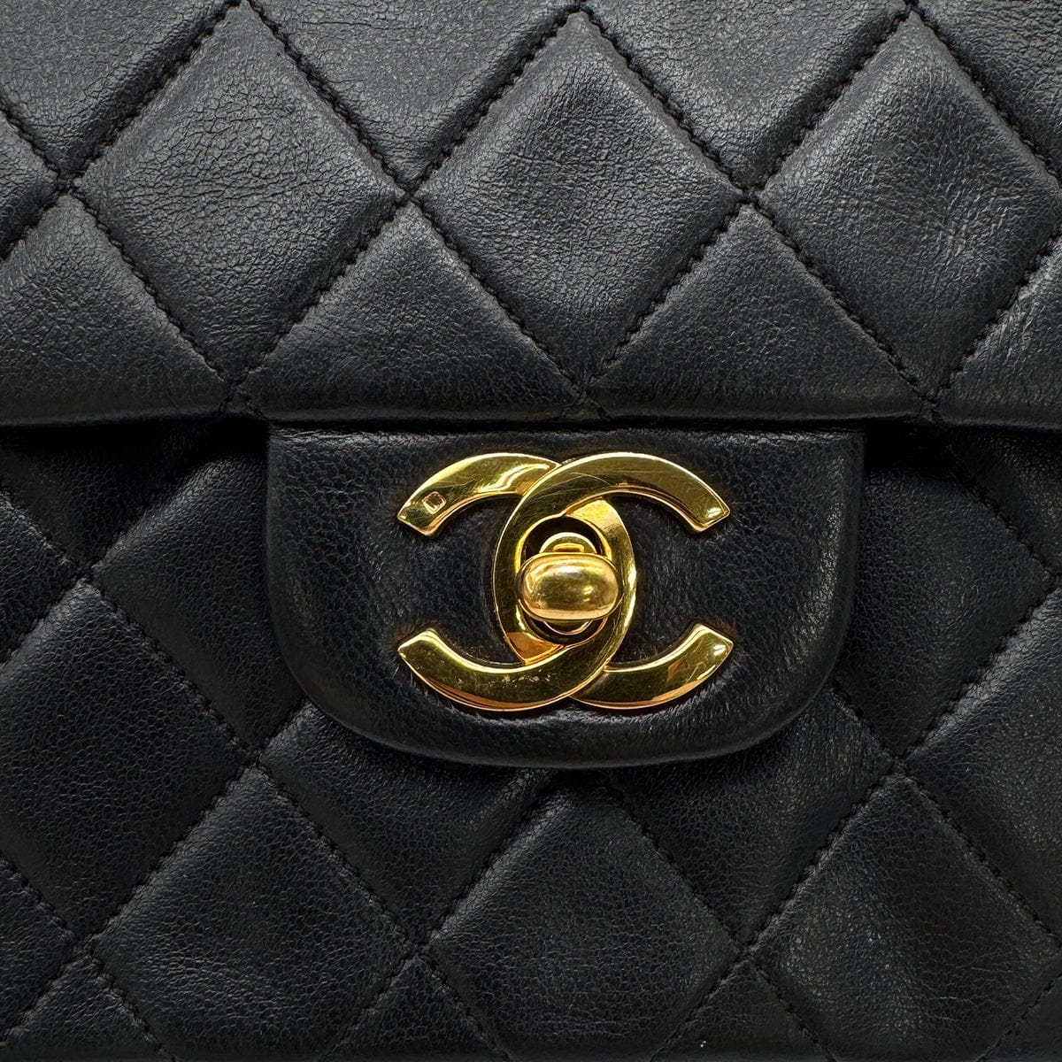 Luxury Promise Japan VINTAGE CHANEL CLASSIC FLAP SMALL CHAIN SHOULDER BAG BLACK LAMB SKIN GOLD HARDWARE 90315012