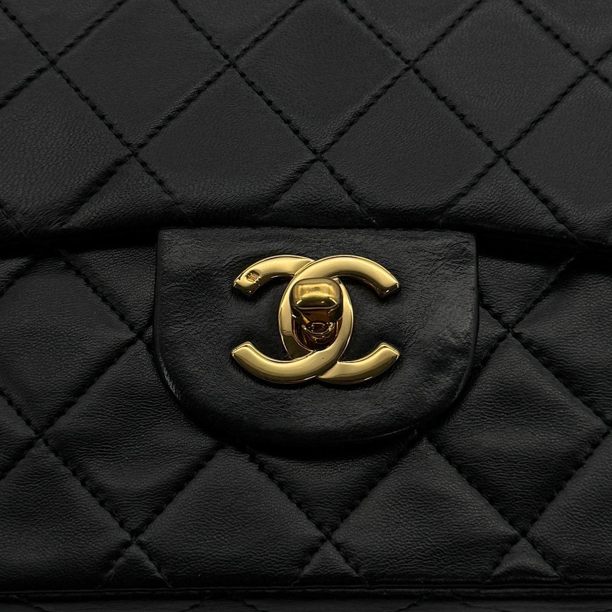 Luxury Promise Japan VINTAGE CHANEL CLASSIC FLAP SMALL CHAIN SHOULDER BAG BLACK LAMB SKIN GOLD HARDWARE 90317917