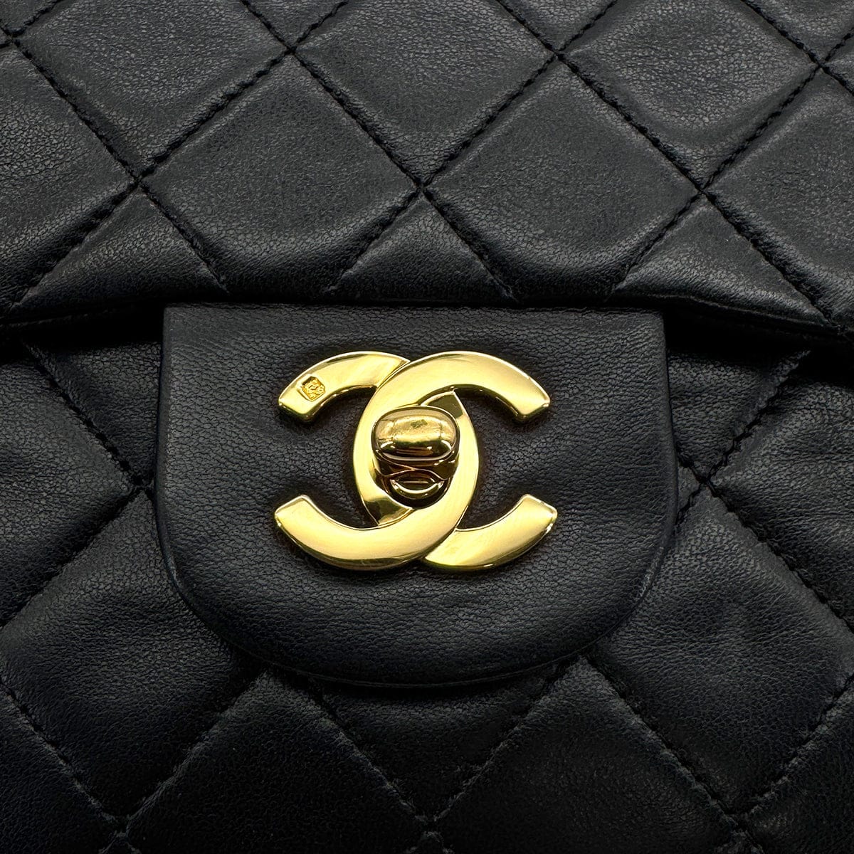 Luxury Promise Japan VINTAGE CHANEL CLASSIC FLAP SMALL CHAIN SHOULDER BAG BLACK LAMB SKIN GOLD HARDWARE 90323201