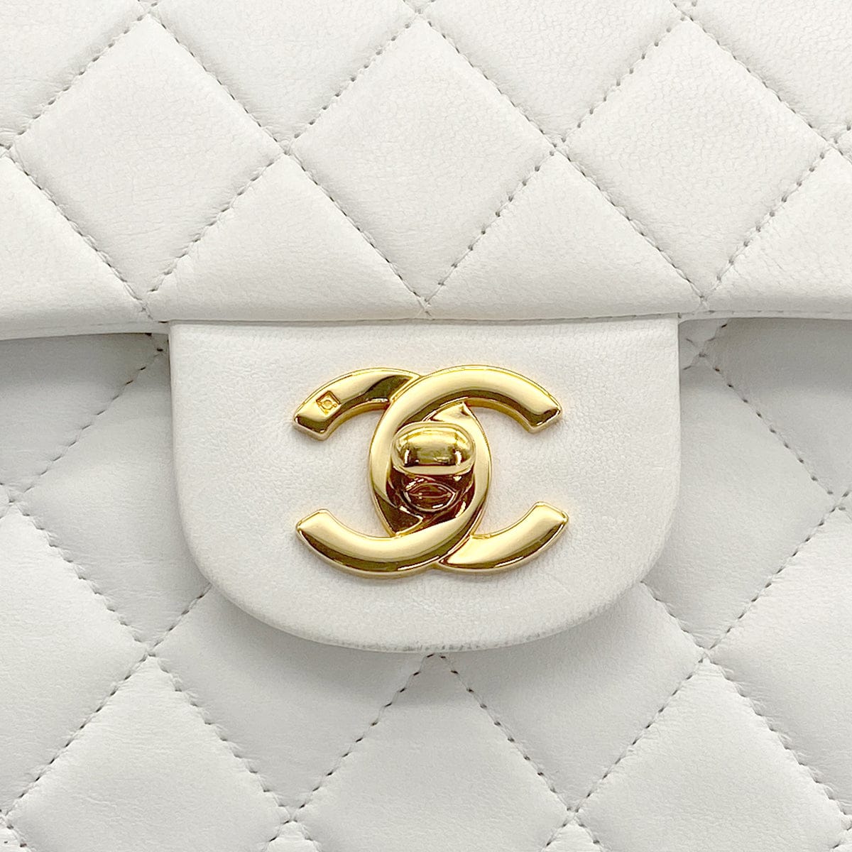 Luxury Promise Japan VINTAGE CHANEL CLASSIC FLAP SMALL CHAIN SHOULDER BAG WHITE LAMB SKIN GOLD HARDWARE 90317866