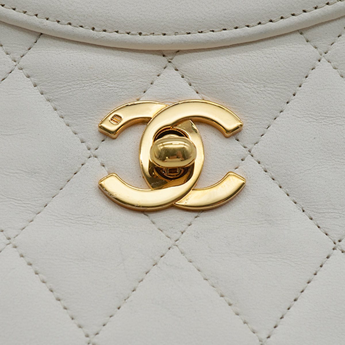 Luxury Promise Japan VINTAGE CHANEL COCOMARK MATELASSE CHAIN SHOULDER HAND BAG WHITE LAMB SKIN GOLD HARDWARE 90343404