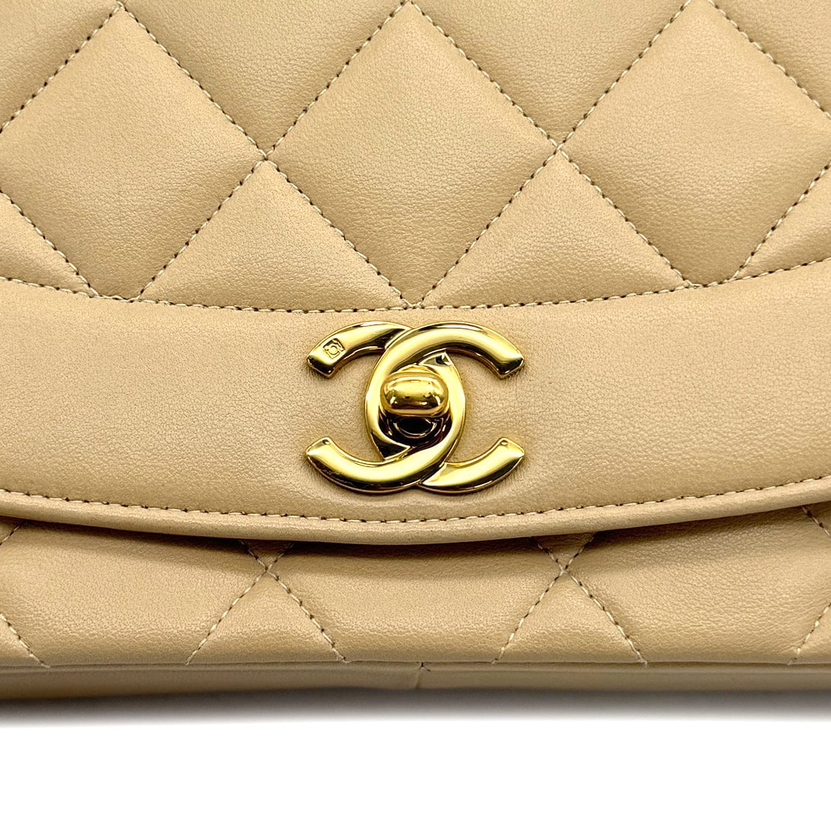 Luxury Promise Japan VINTAGE CHANEL DIANA MEDIUM CHAIN SHOULDER BAG BEIGE LAMB SKIN GOLD HARDWARE 90314777