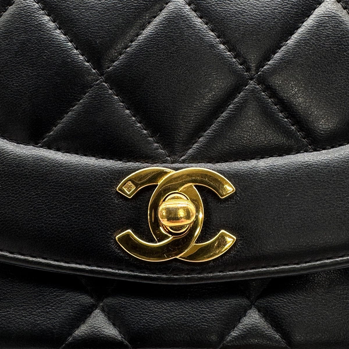 Luxury Promise Japan VINTAGE CHANEL DIANA SMALL CHAIN SHOULDER BAG BLACK LAMB SKIN GOLD HARDWARE 90323458