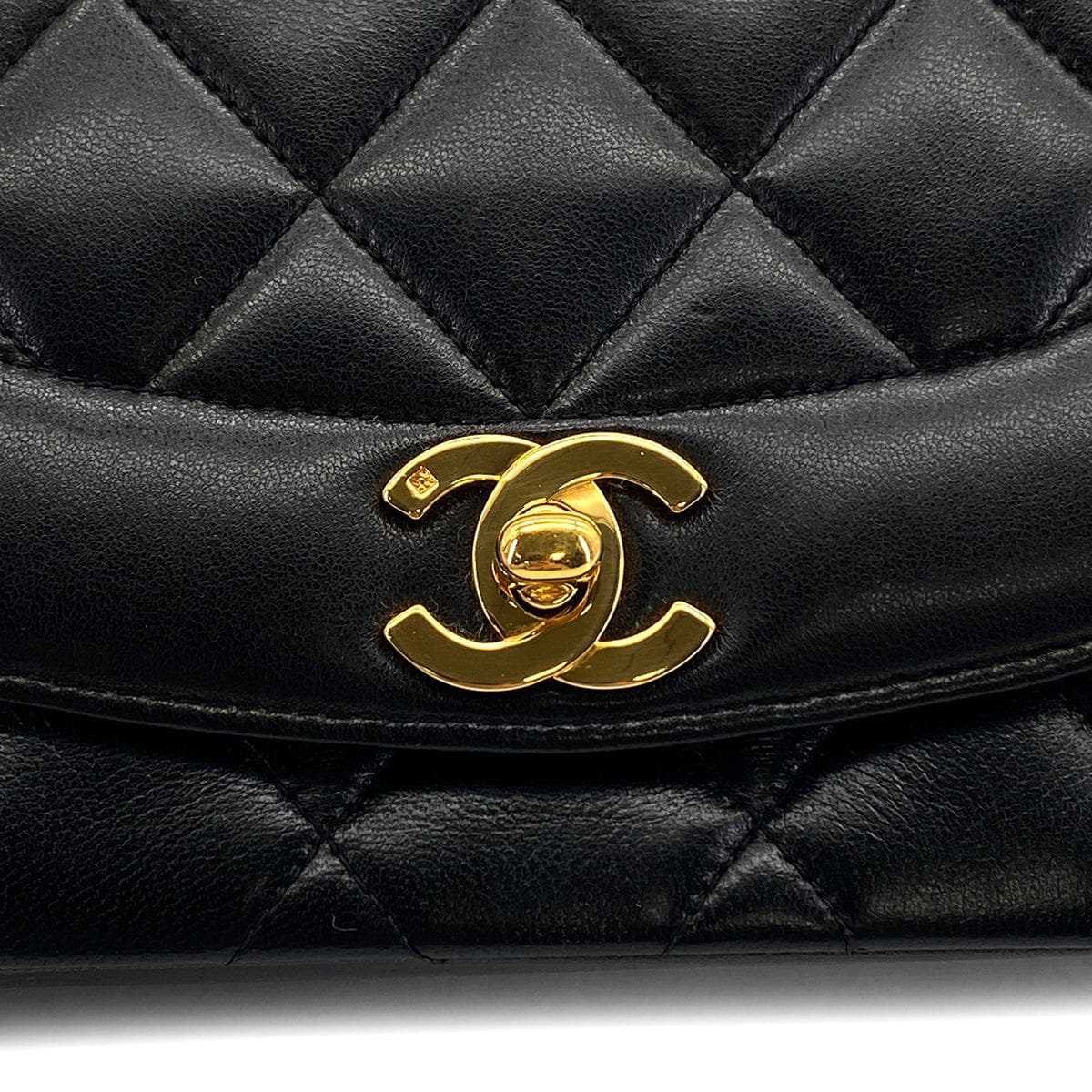 Luxury promise Japan VINTAGE CHANEL DIANA SMALL CHAIN SHOULDER BAG BLACK LAMB SKIN GOLD HARDWARE 90324759