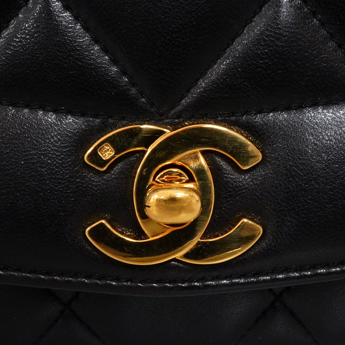 Luxury Promise Japan VINTAGE CHANEL DIANA SMALL CHAIN SHOULDER BAG BLACK LAMB SKIN GOLD HARDWARE 90344092