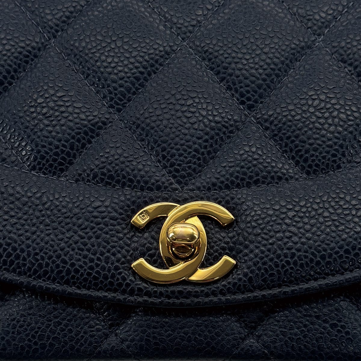 Luxury Promise Japan VINTAGE CHANEL DIANA SMALL CHAIN SHOULDER BAG NAVY CAVIAR SKIN GOLD HARDWARE 90311052