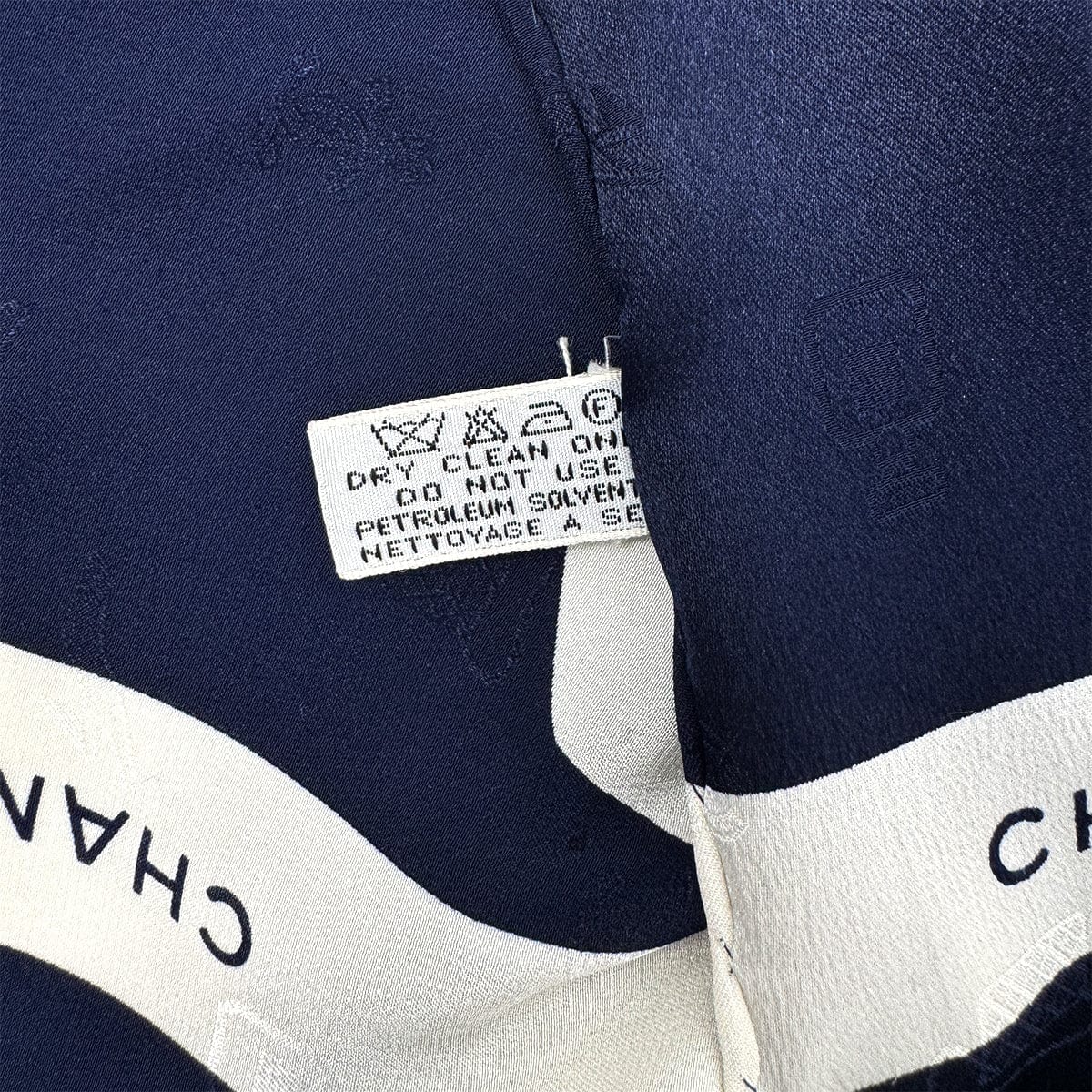 Luxury Promise Japan VINTAGE CHANEL LOGO RIBBON SCARF WHITE NAVY SILK 90319123