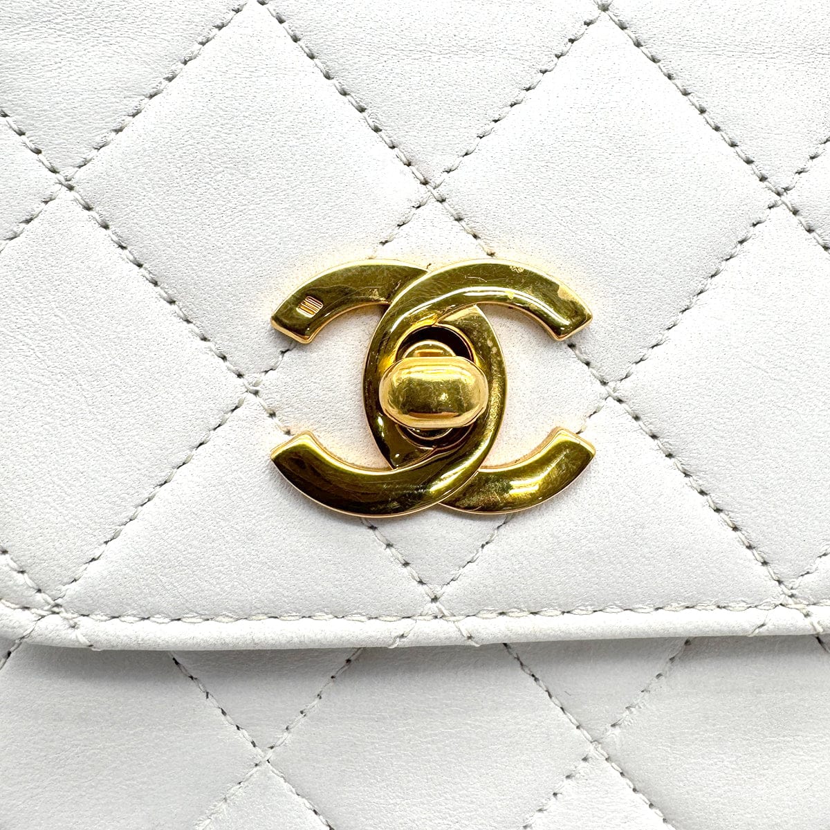 Luxury Promise Japan VINTAGE CHANEL MATELASSE 2WAY CHAIN SHOULDER BAG WHITE LAMB SKIN GOLD HARDWARE 90317284
