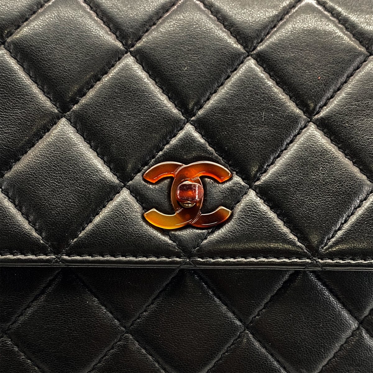 Luxury Promise Japan VINTAGE CHANEL MATELASSE TORTOISESHELL CHAIN SHOULDER BAG BLACK LAMB SKIN 90324818