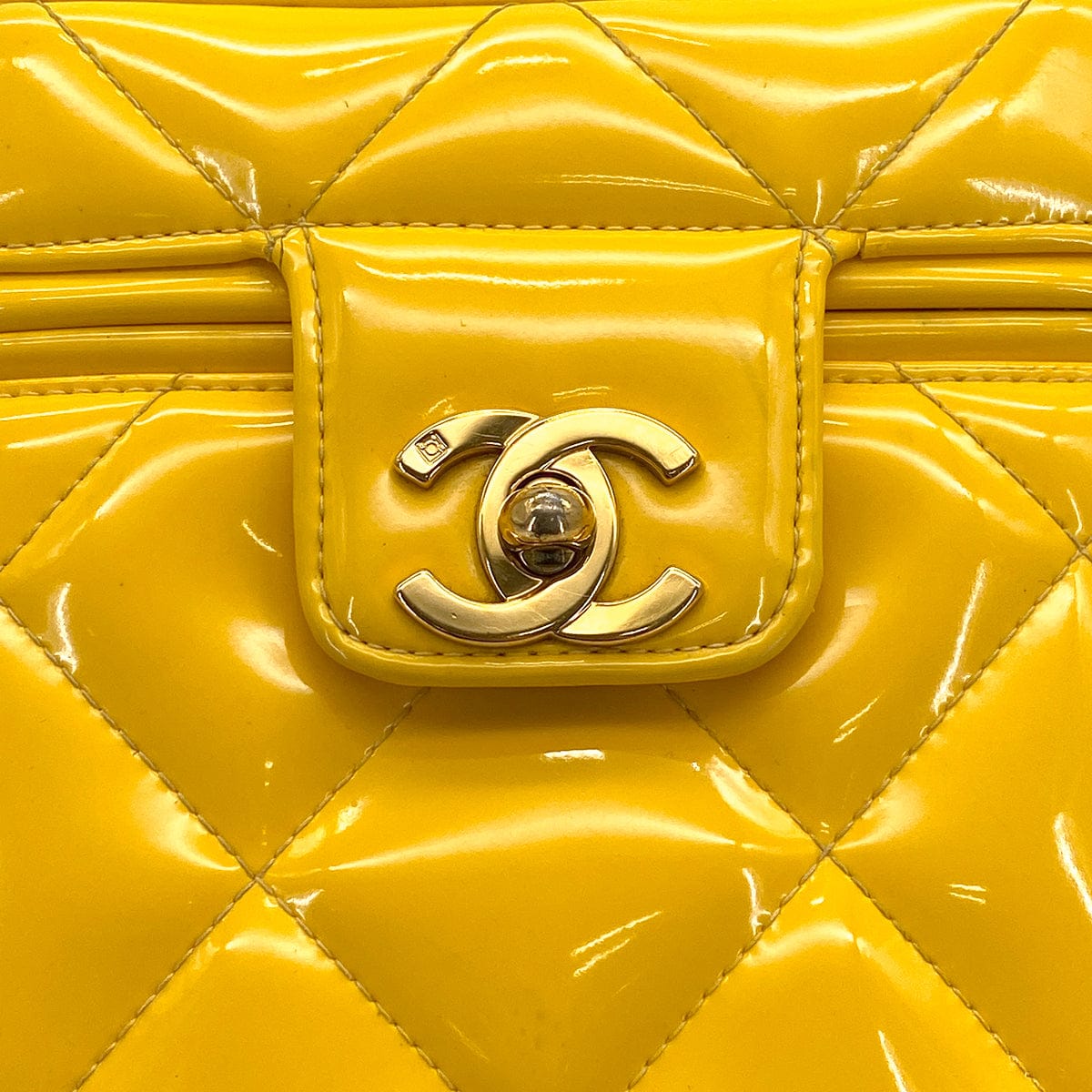 Luxury Promise Japan VINTAGE CHANEL MATELASSE VANITY HAND BAG YELLOW ENAMEL GOLD HARDWARE 90313408