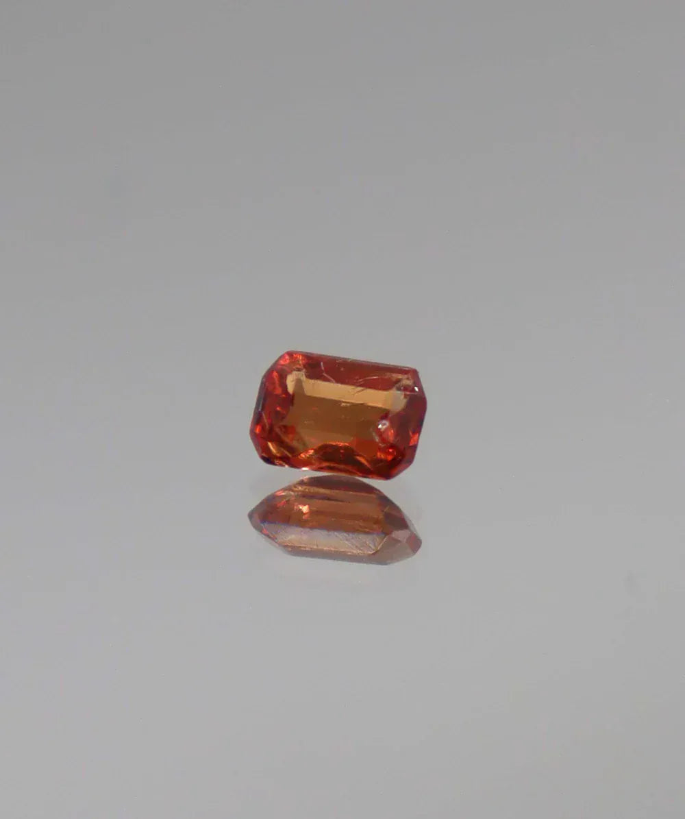Luxury Promise 0.37ct Red OrangeSpinel Emerald DXBCS3185