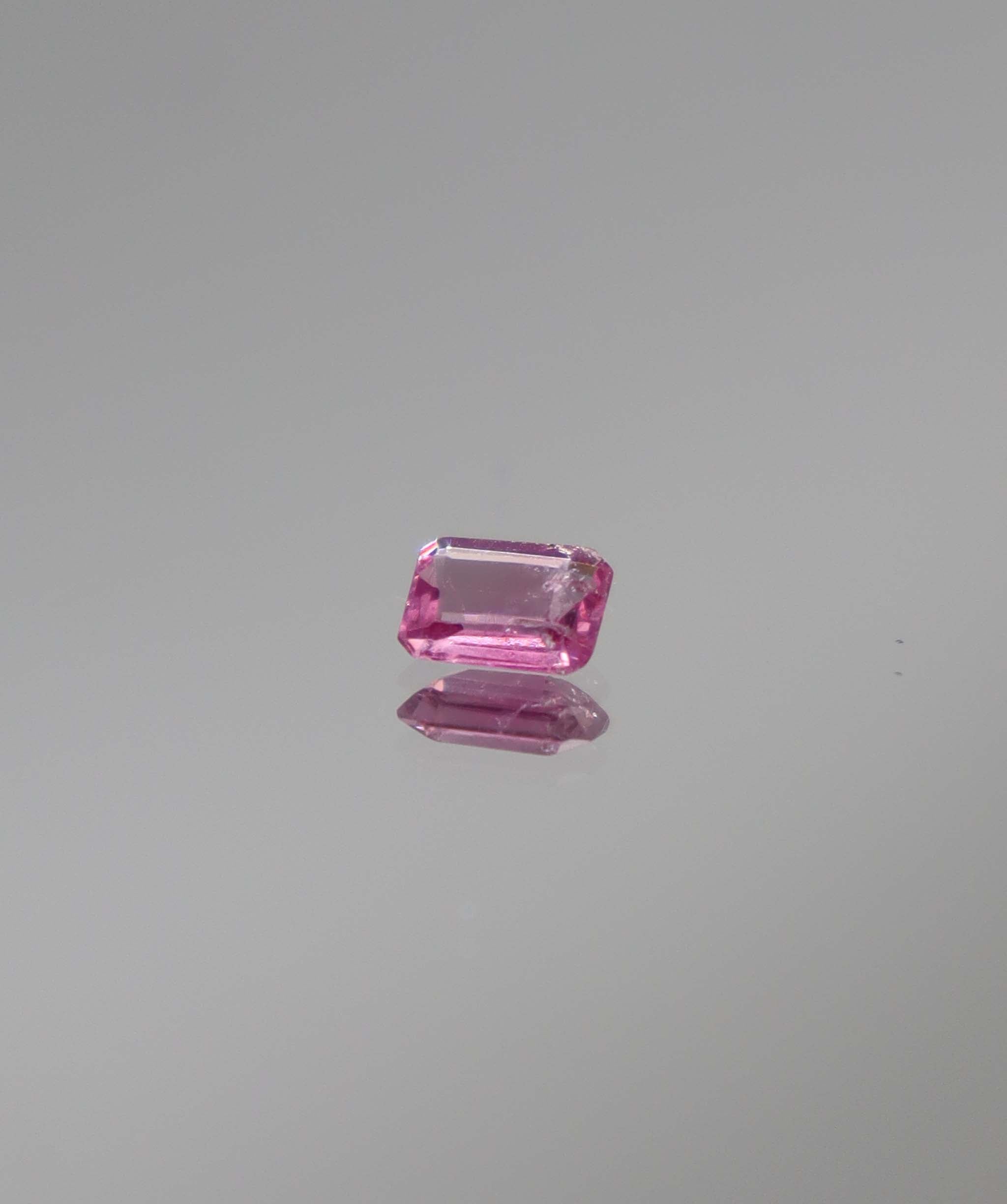 Luxury Promise 0.46ct Pink Spinel Emerald DXBCD1278