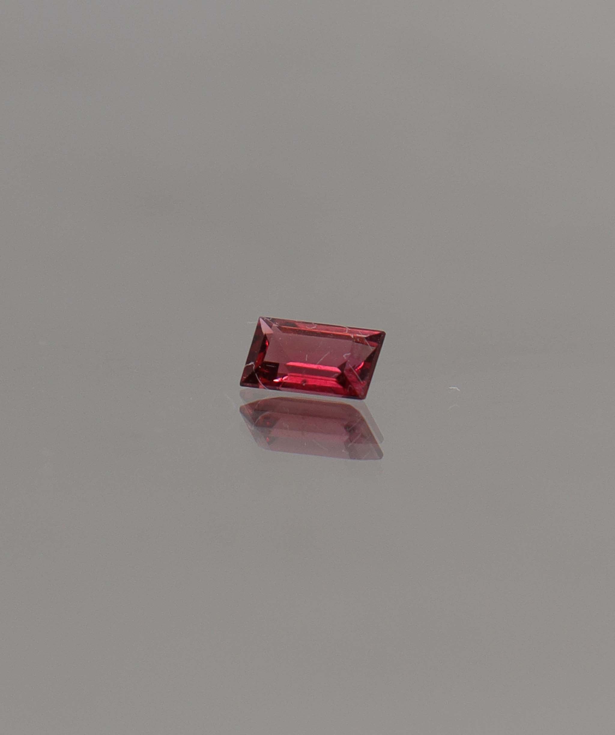 Luxury Promise 0.4ct Burmese red spinel emerald DXBCS0960