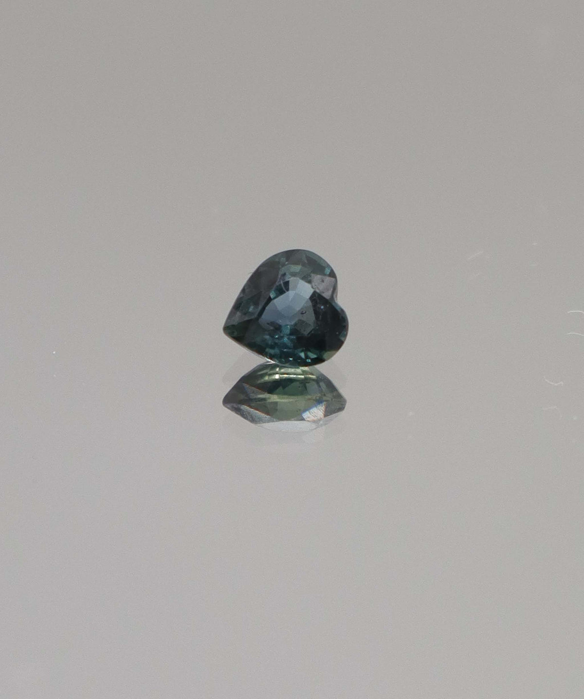 Luxury Promise 0.58ct Teal Sapphire Heart Unheated 4.5mm-5mm DXBS6619