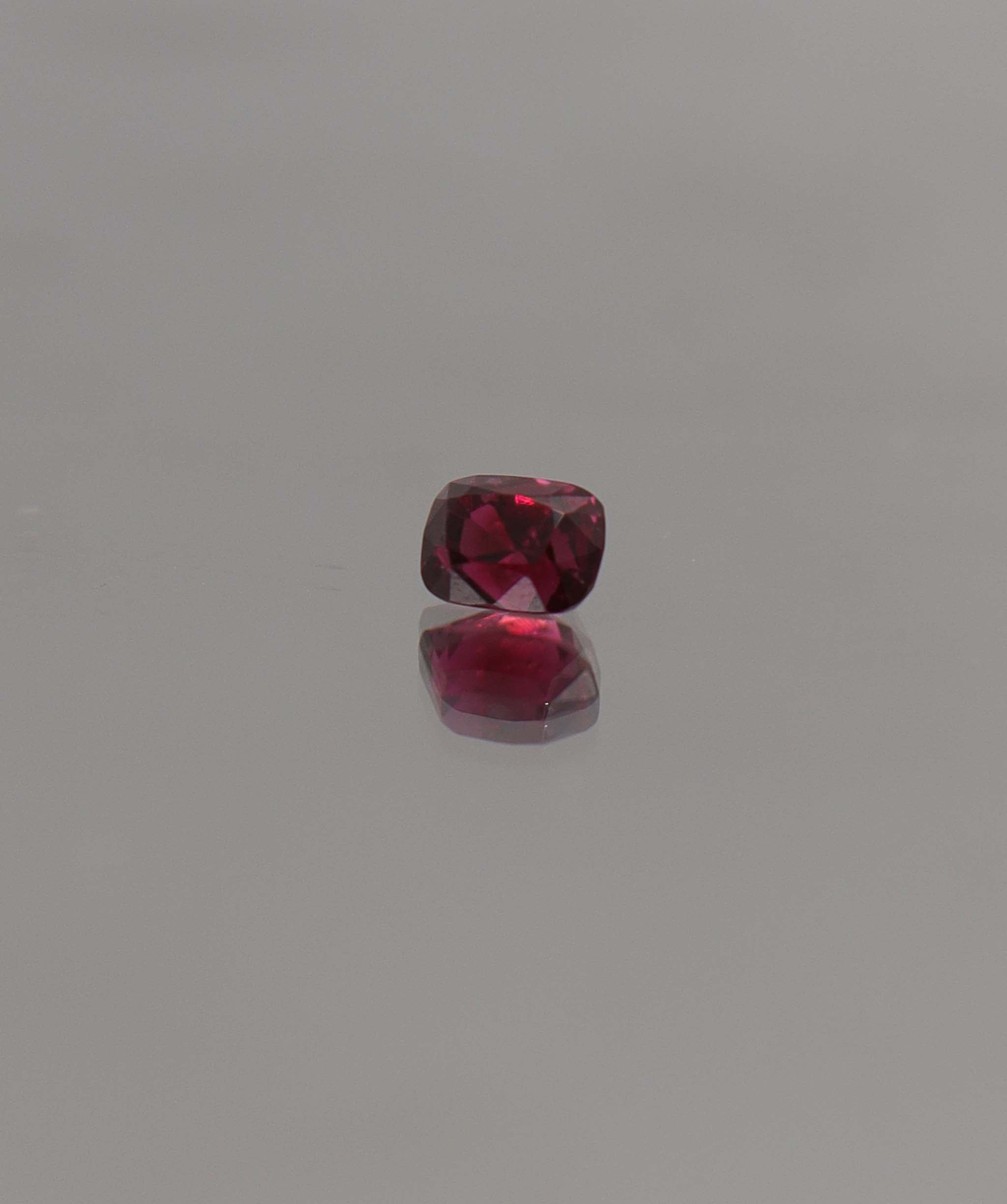 Luxury Promise 0.5ct  Burmese red spinel DXBCS0974