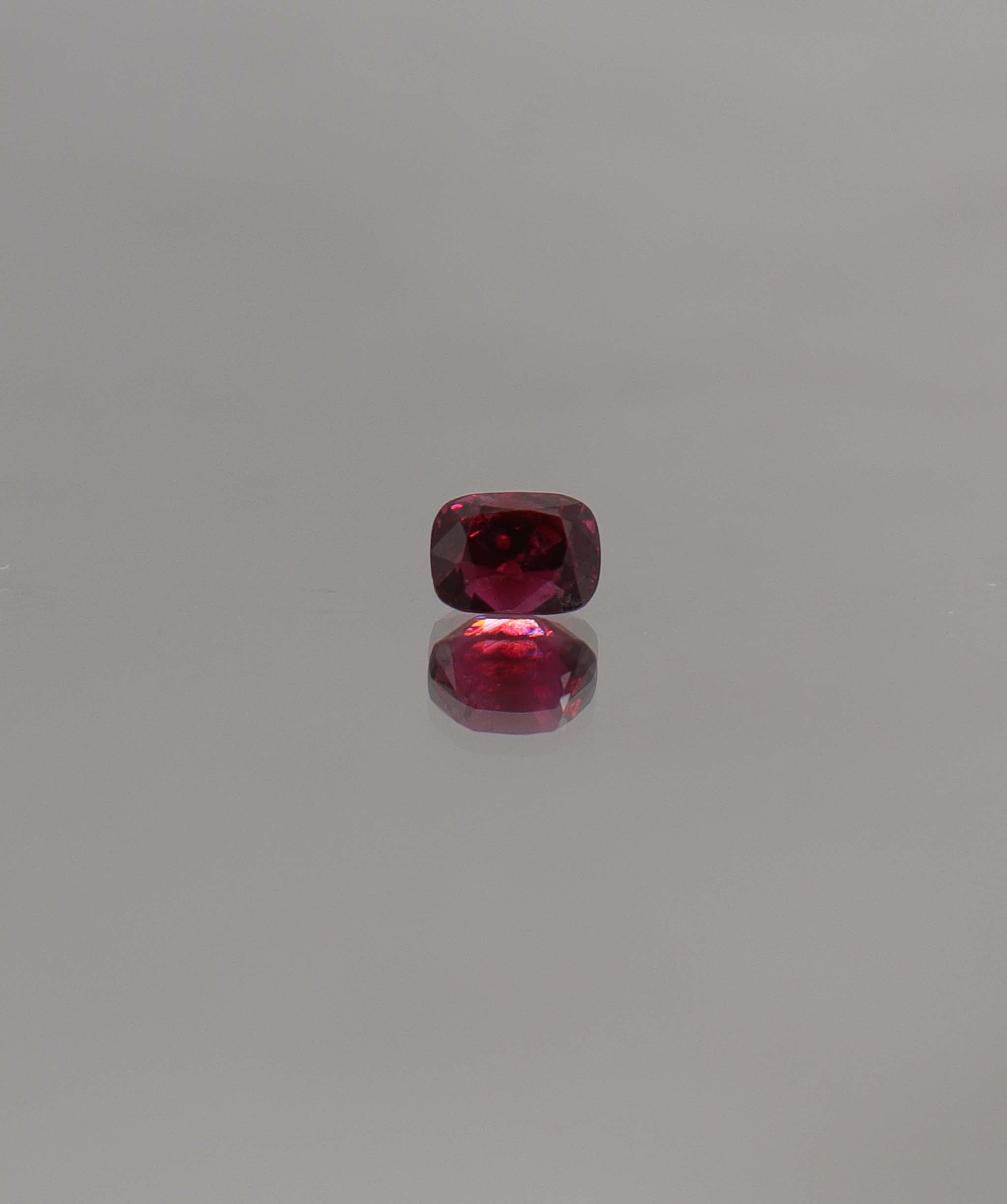 Luxury Promise 0.5ct  Burmese red spinel DXBCS0974