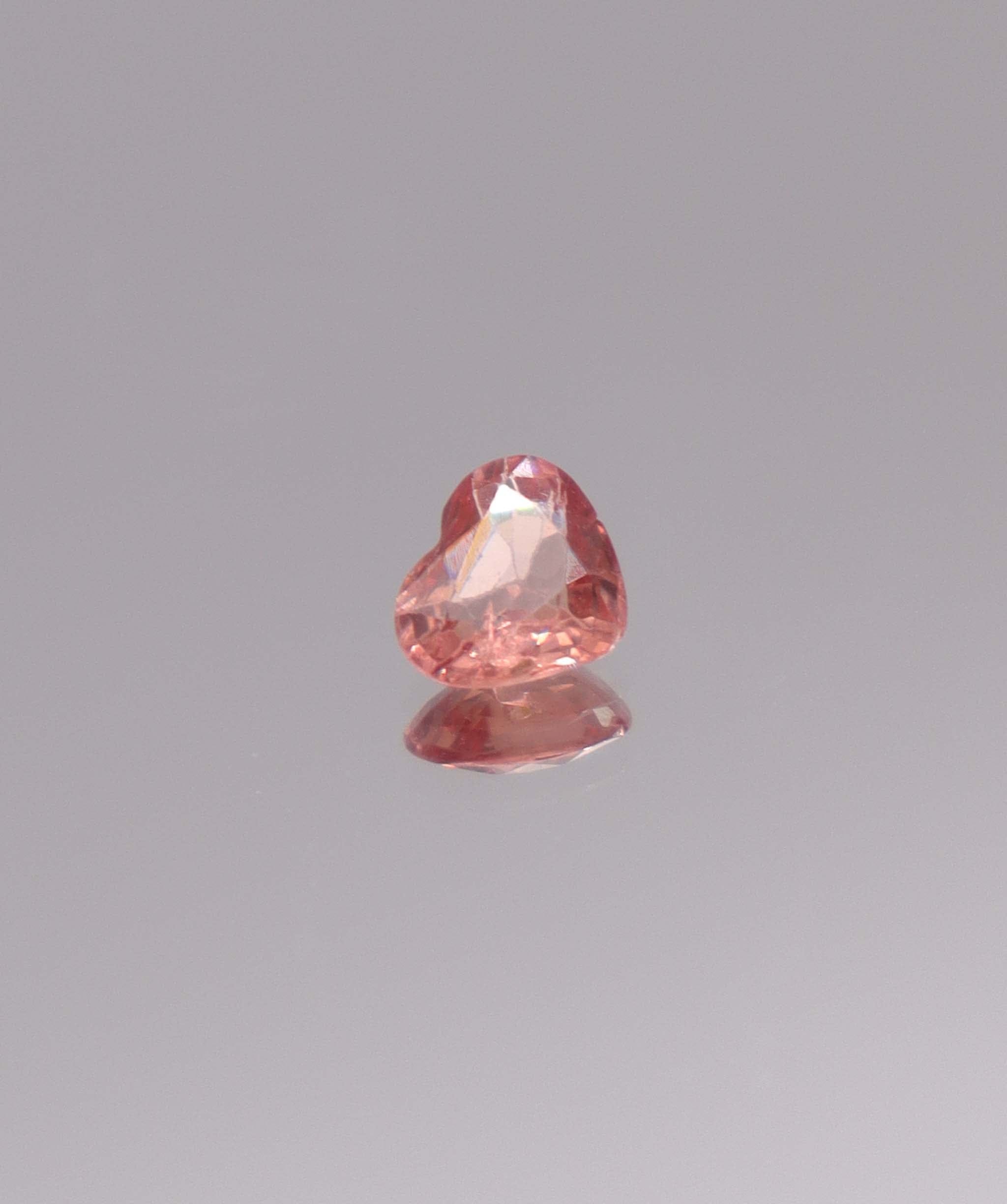 Luxury Promise 0.69ct sunset orange-pink heart spinel DXBCD1118