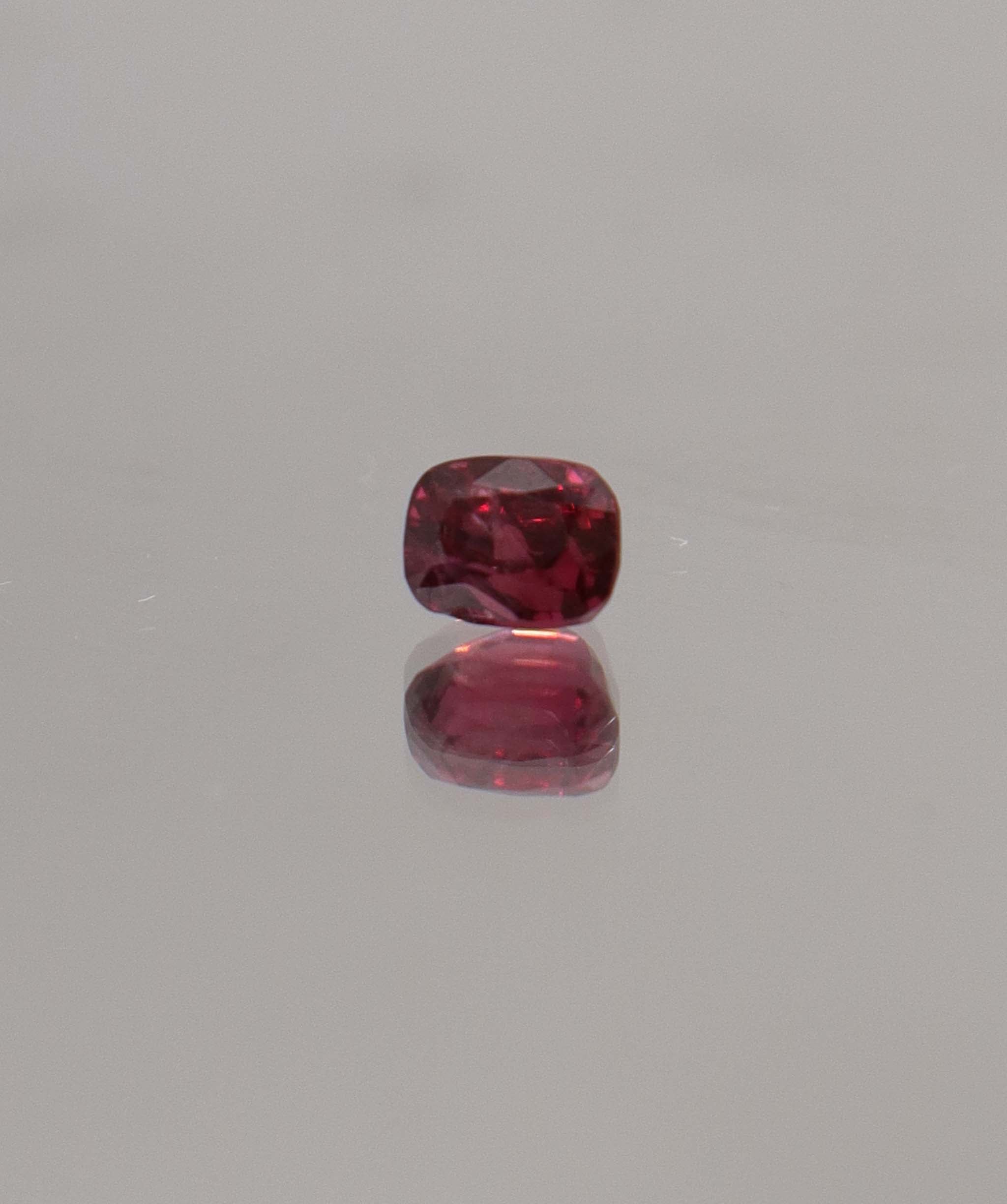 Luxury Promise 0.6ct  Burmese red spinel DXBCS0975