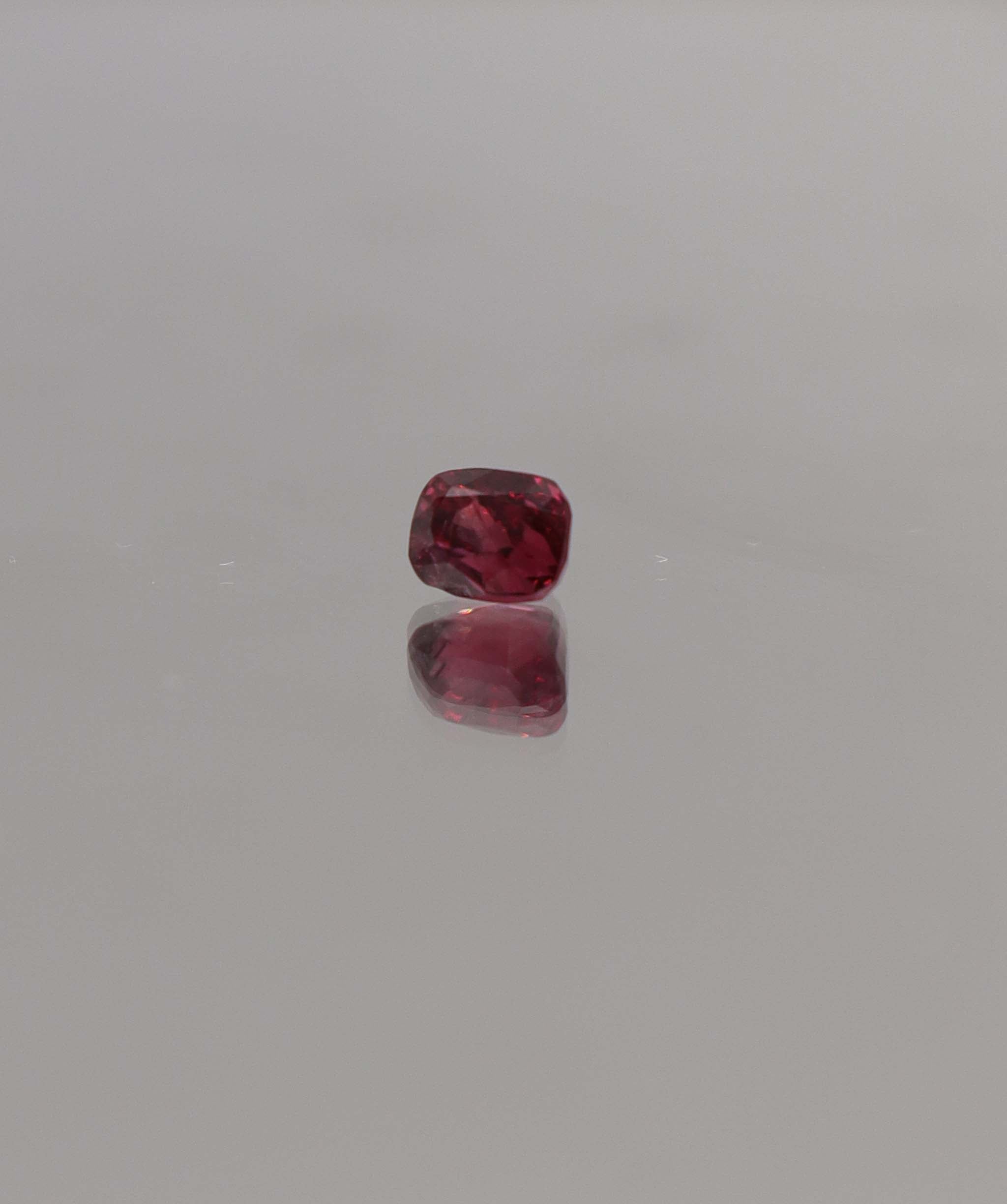 Luxury Promise 0.6ct  Burmese red spinel DXBCS0975