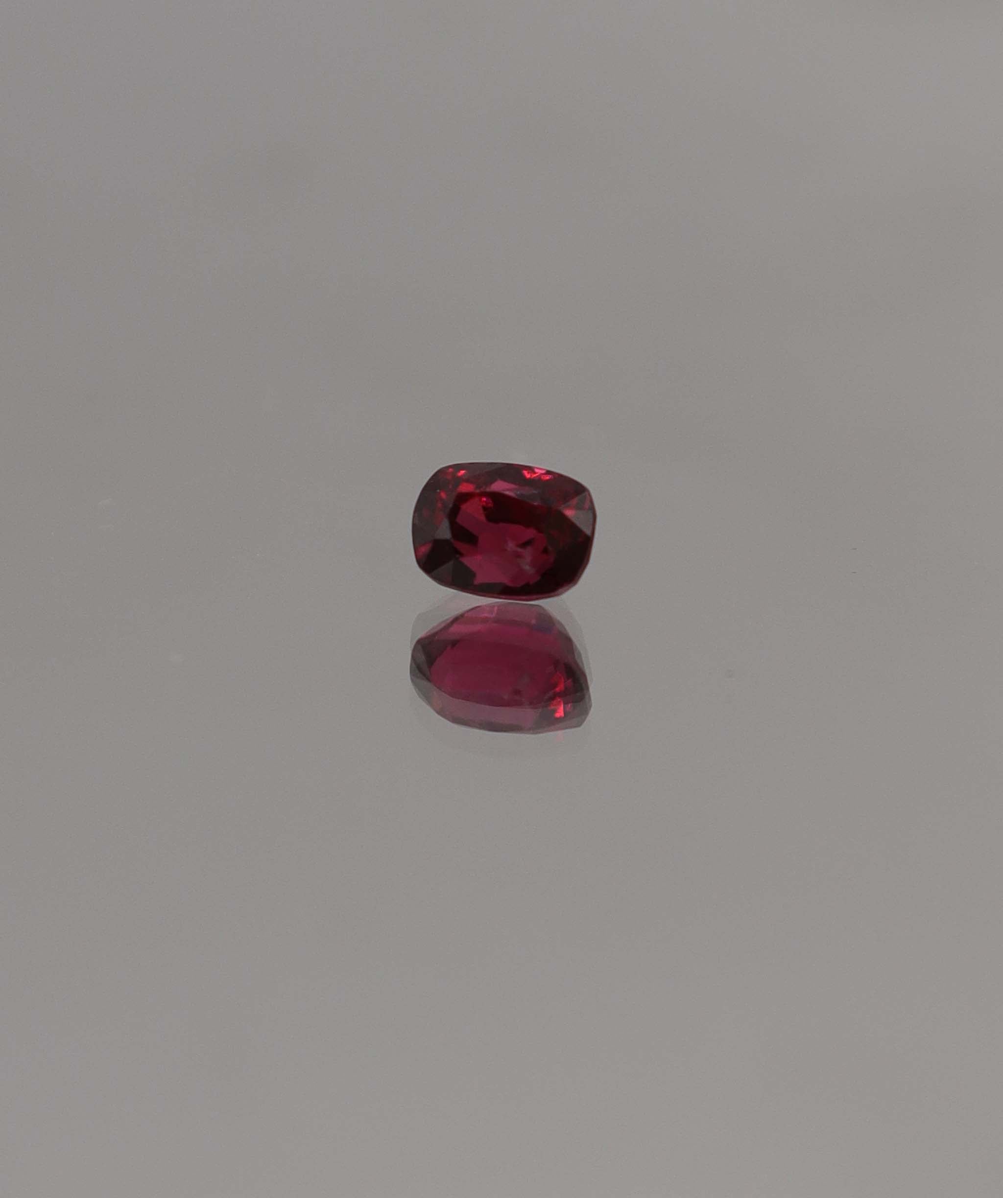 Luxury Promise 0.6ct  Burmese red spinel DXBCS0977