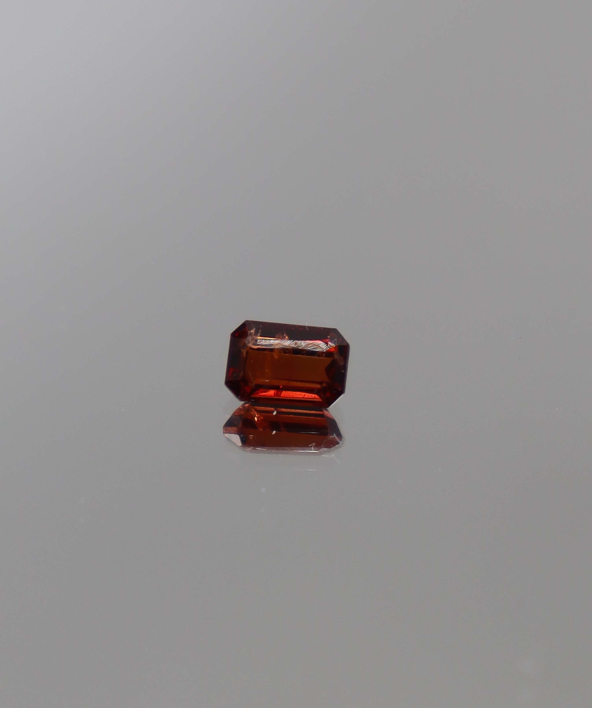 Luxury Promise 0.72ct Red OrangeSpinel Emerald DXBCD1273