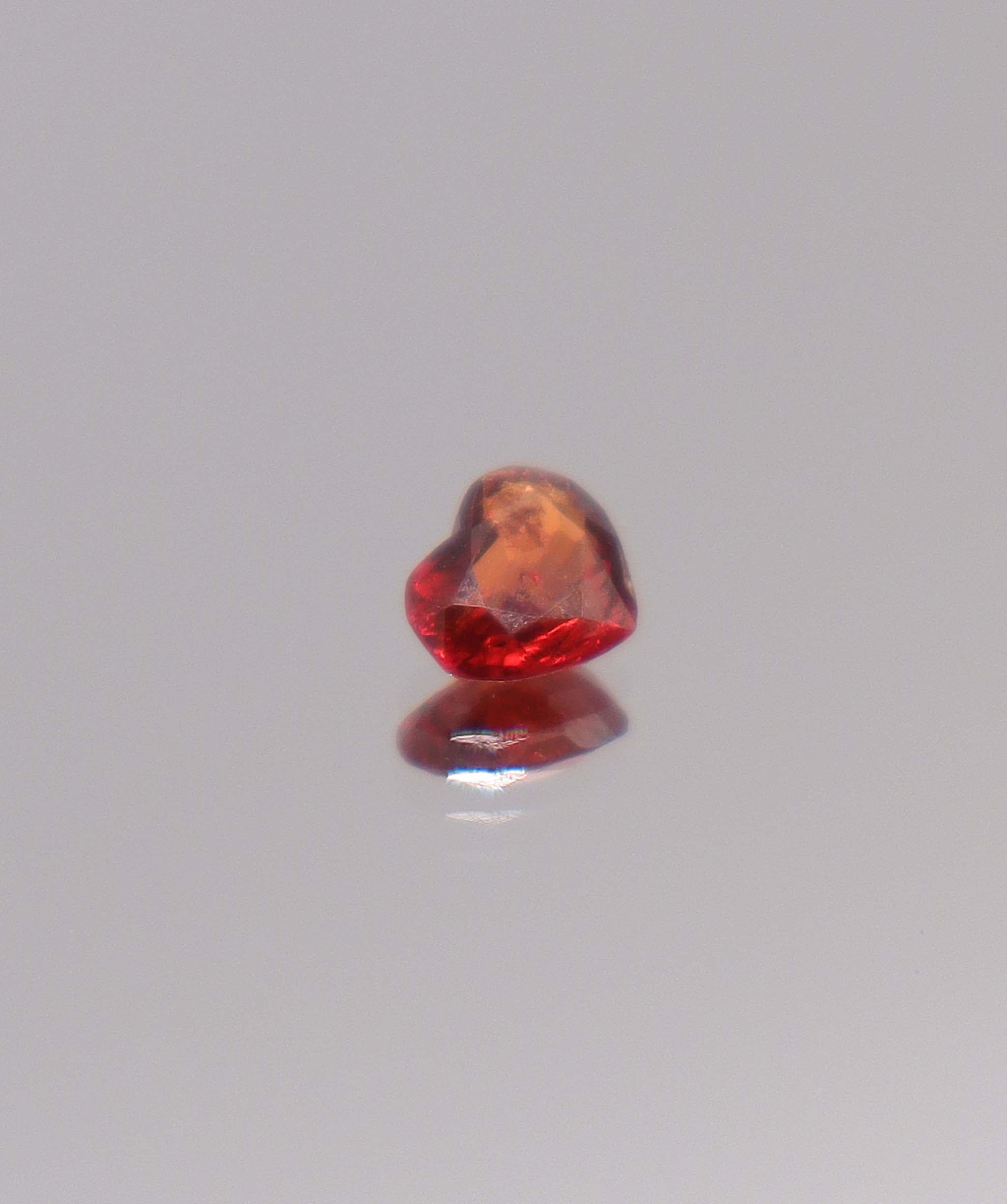 Luxury Promise 0.73ct red heart spinel DXBCD1112