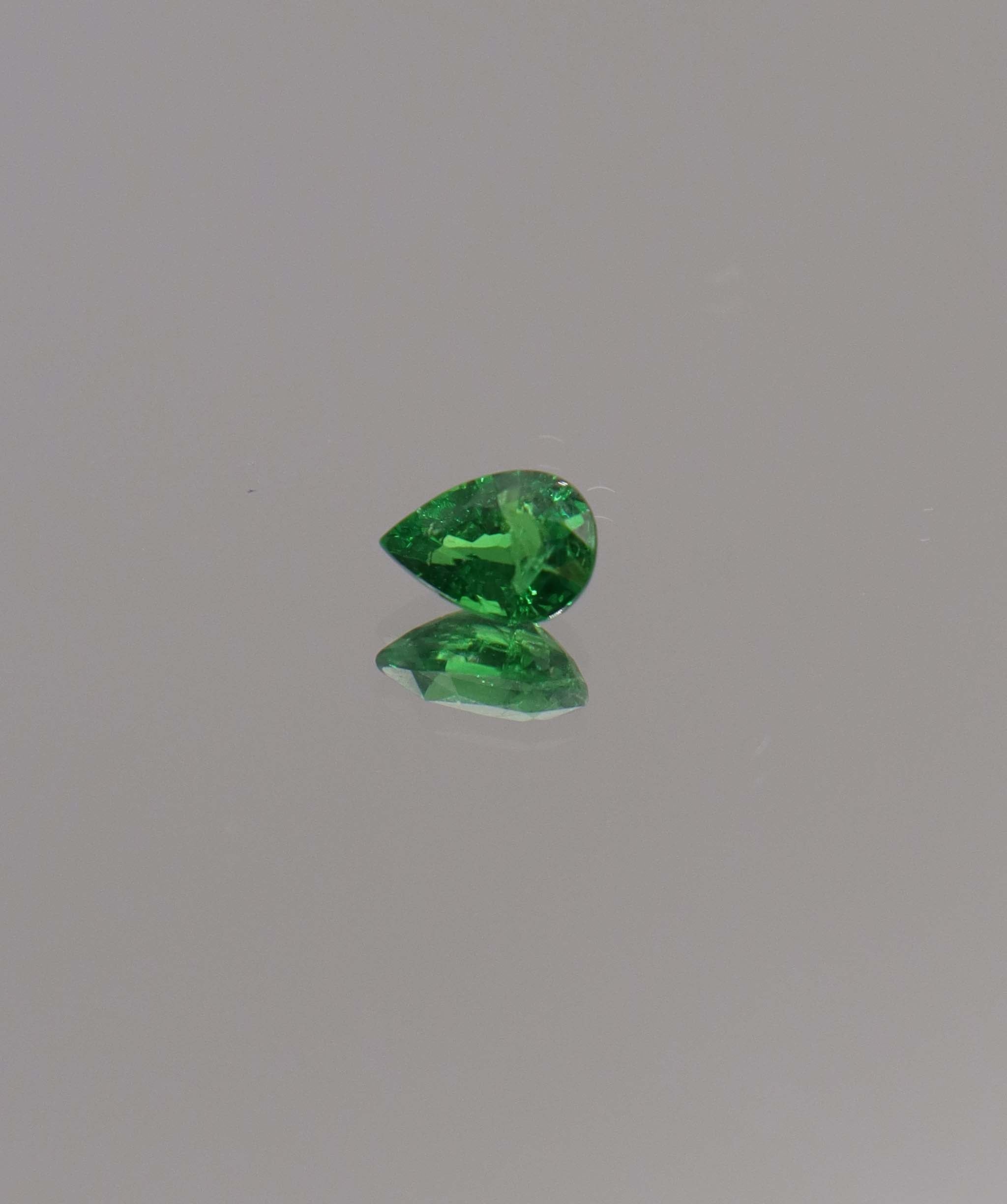 Luxury Promise 0.77ct Pear Tsavorite DXBCS1162