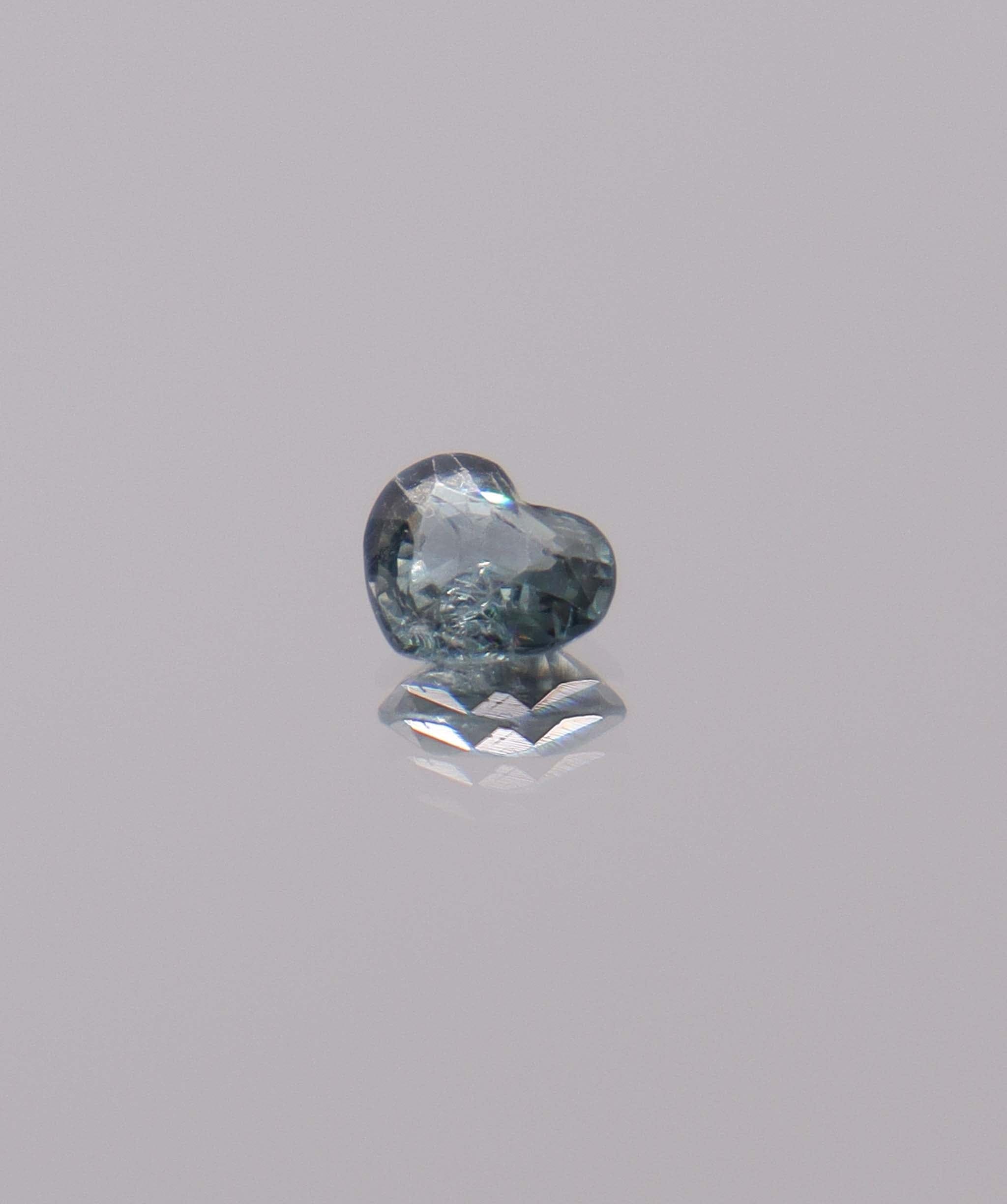 Luxury Promise 0.78ct blue heart spinel DXBCD1098