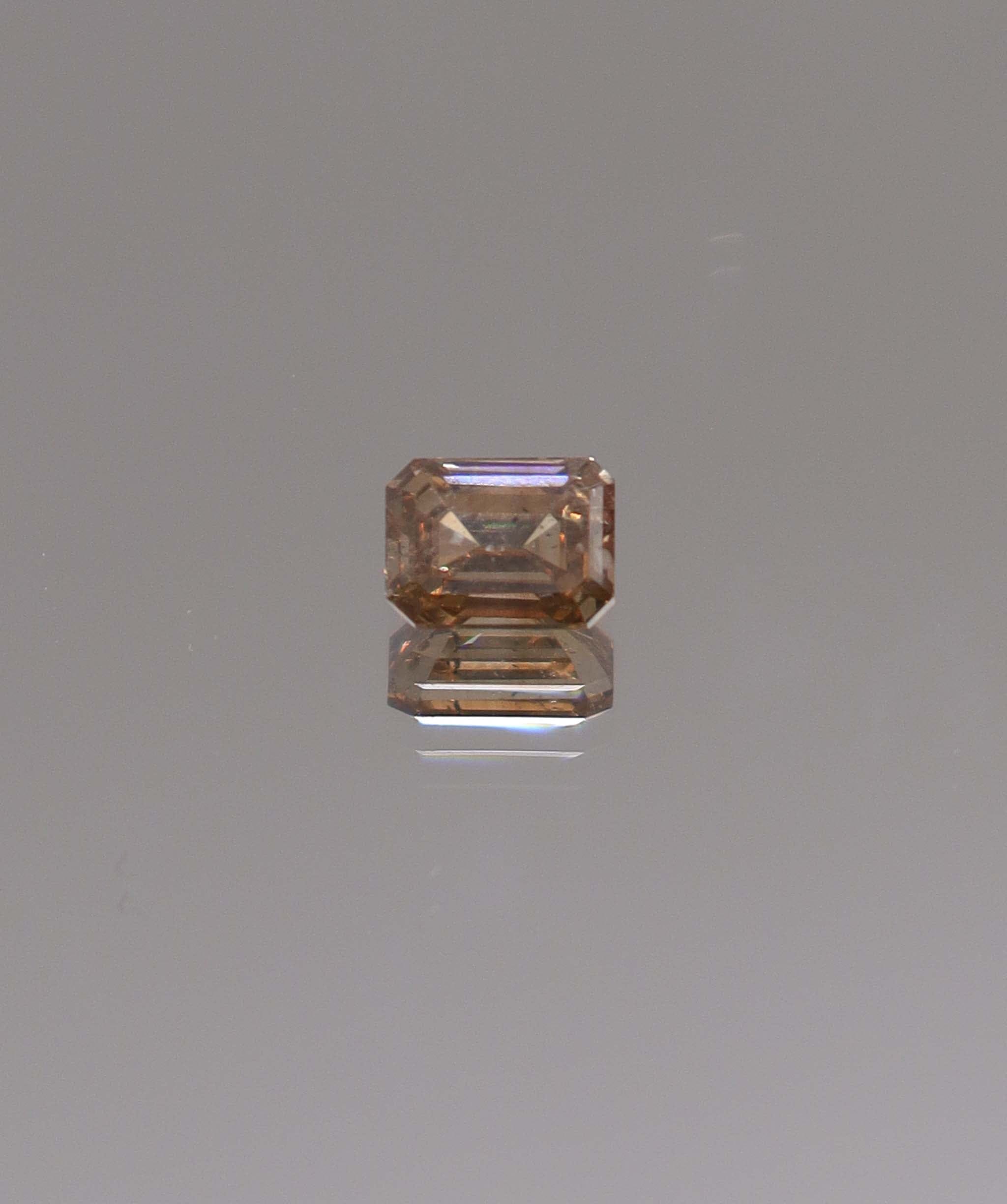 Luxury Promise 0.91CT COGNAC EMERALD-CUT DIAMOND DXBN0493