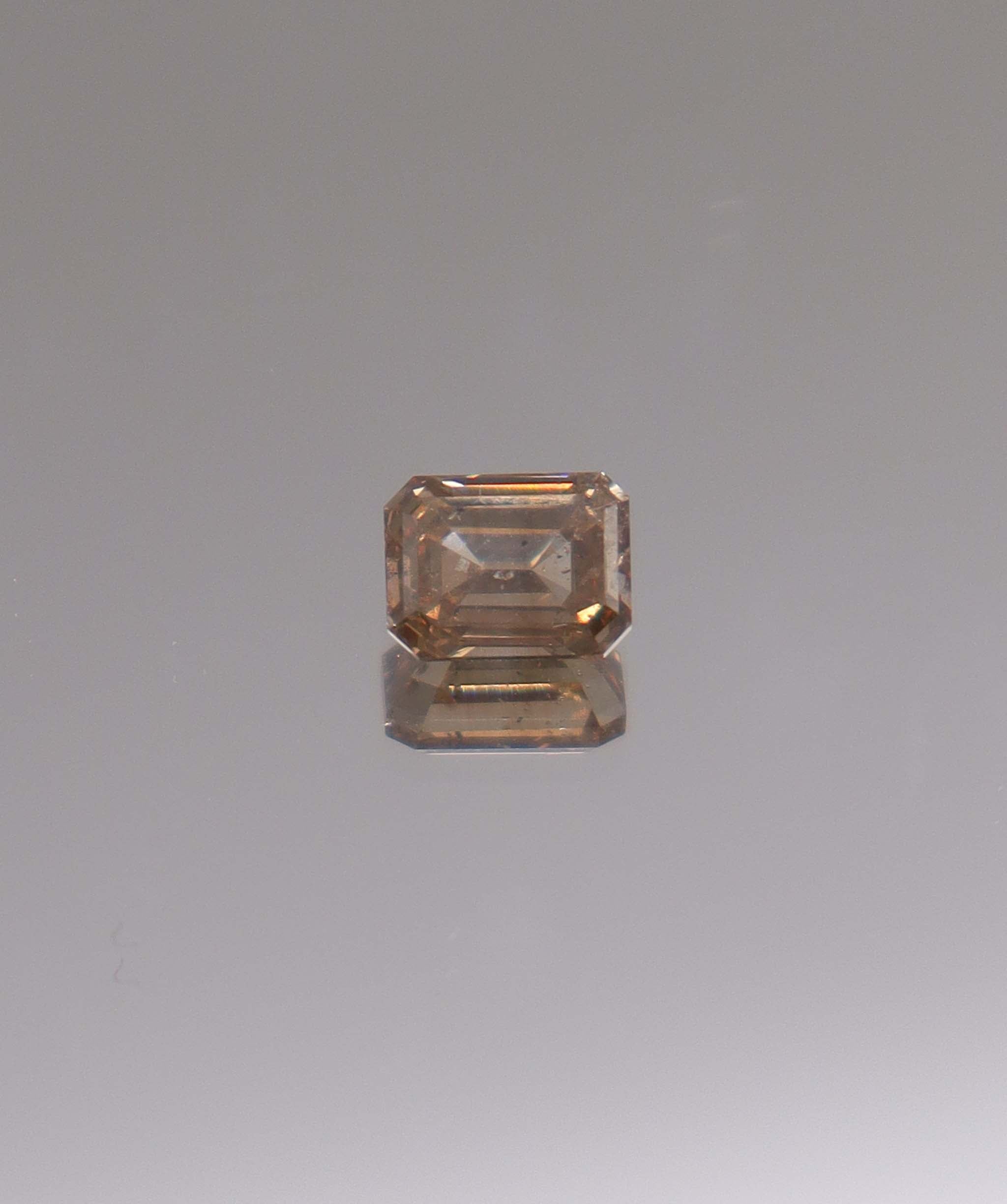 Luxury Promise 0.91CT COGNAC EMERALD-CUT DIAMOND DXBN0493