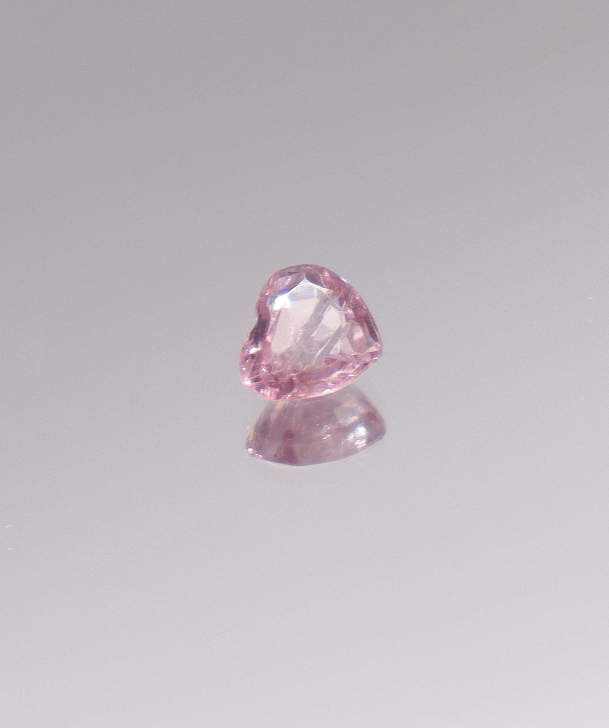 Luxury Promise 0.91ct sakura heart spinel DXBCD1095