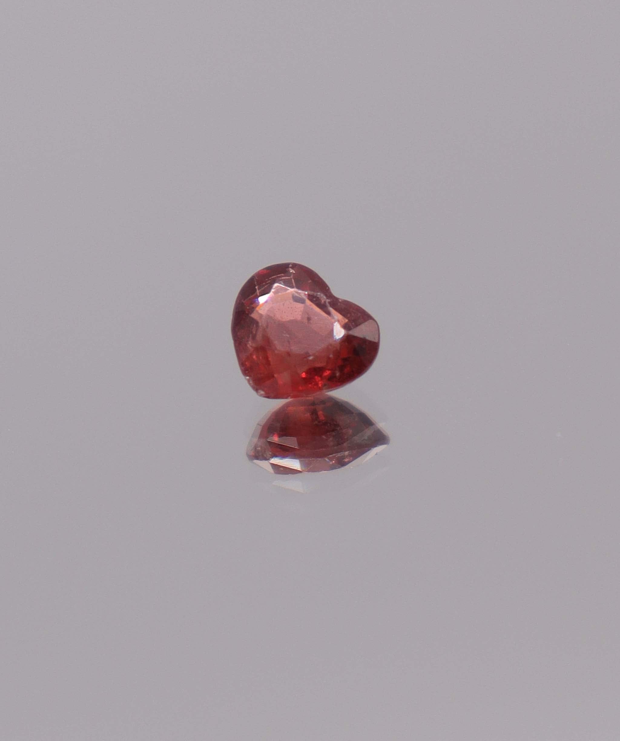Luxury Promise 0.95ct red heart spinel DXBCD1081
