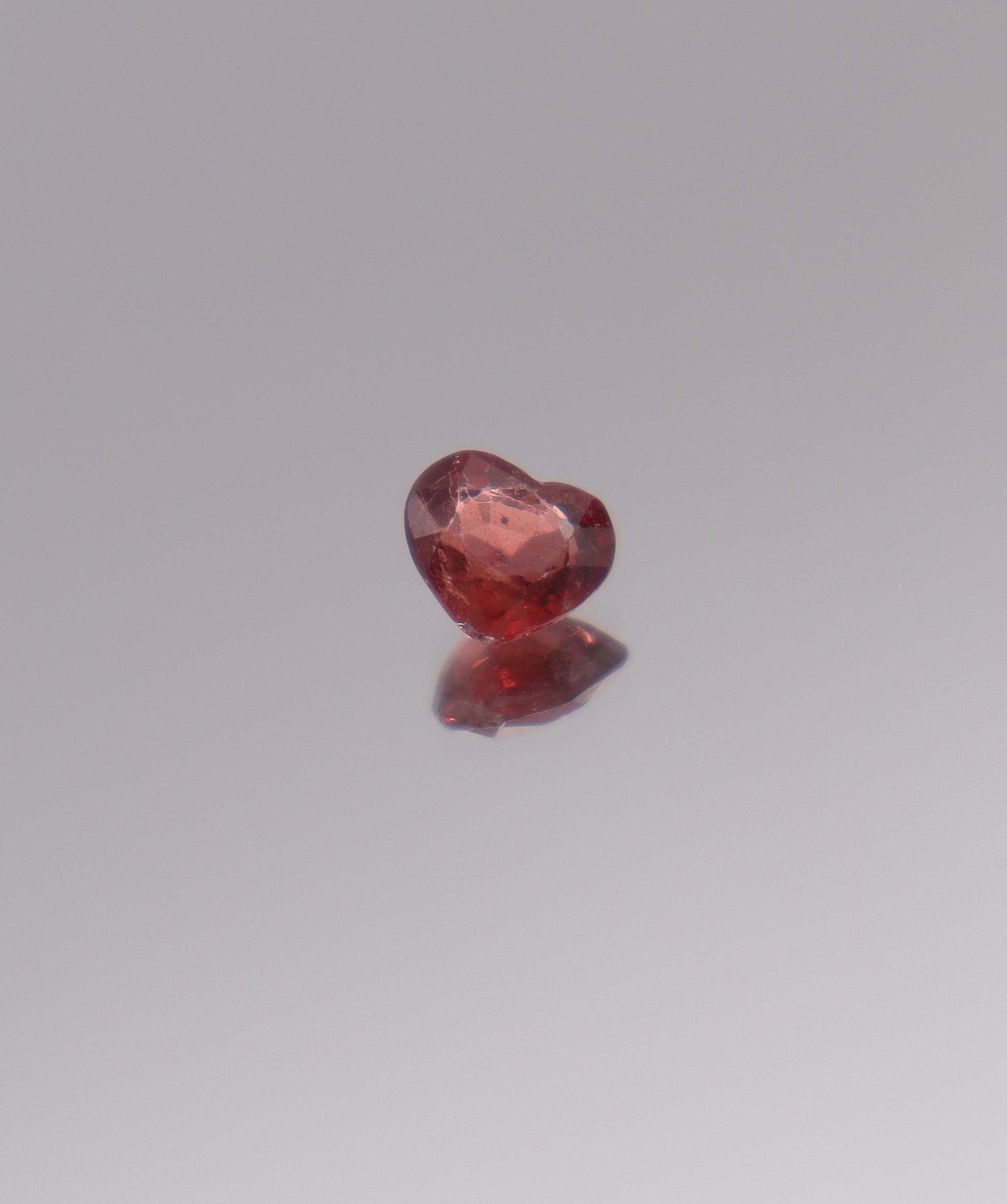 Luxury Promise 0.95ct red heart spinel DXBCD1081