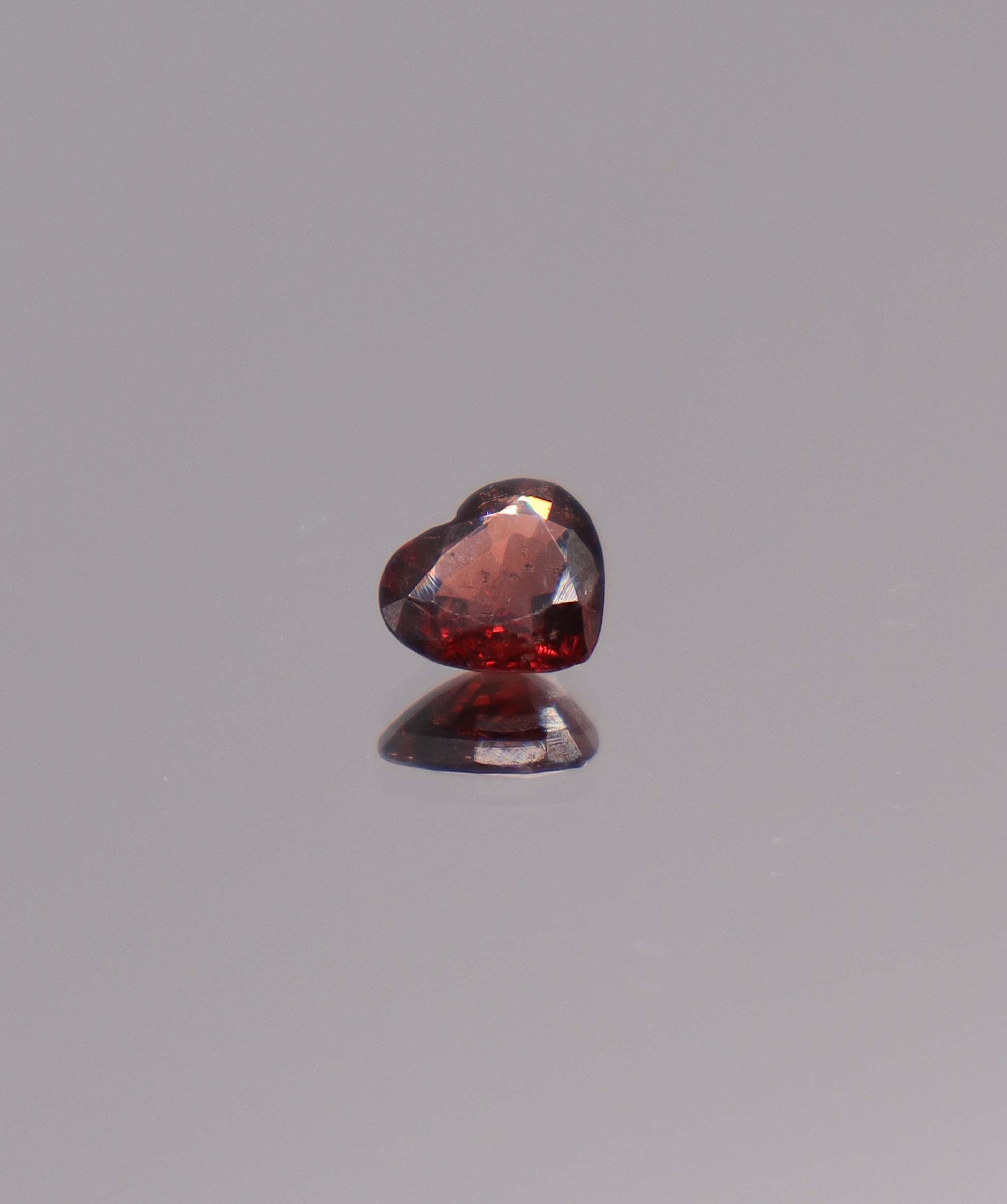 Luxury Promise 0.97ct red heart spinel DXBCS2943