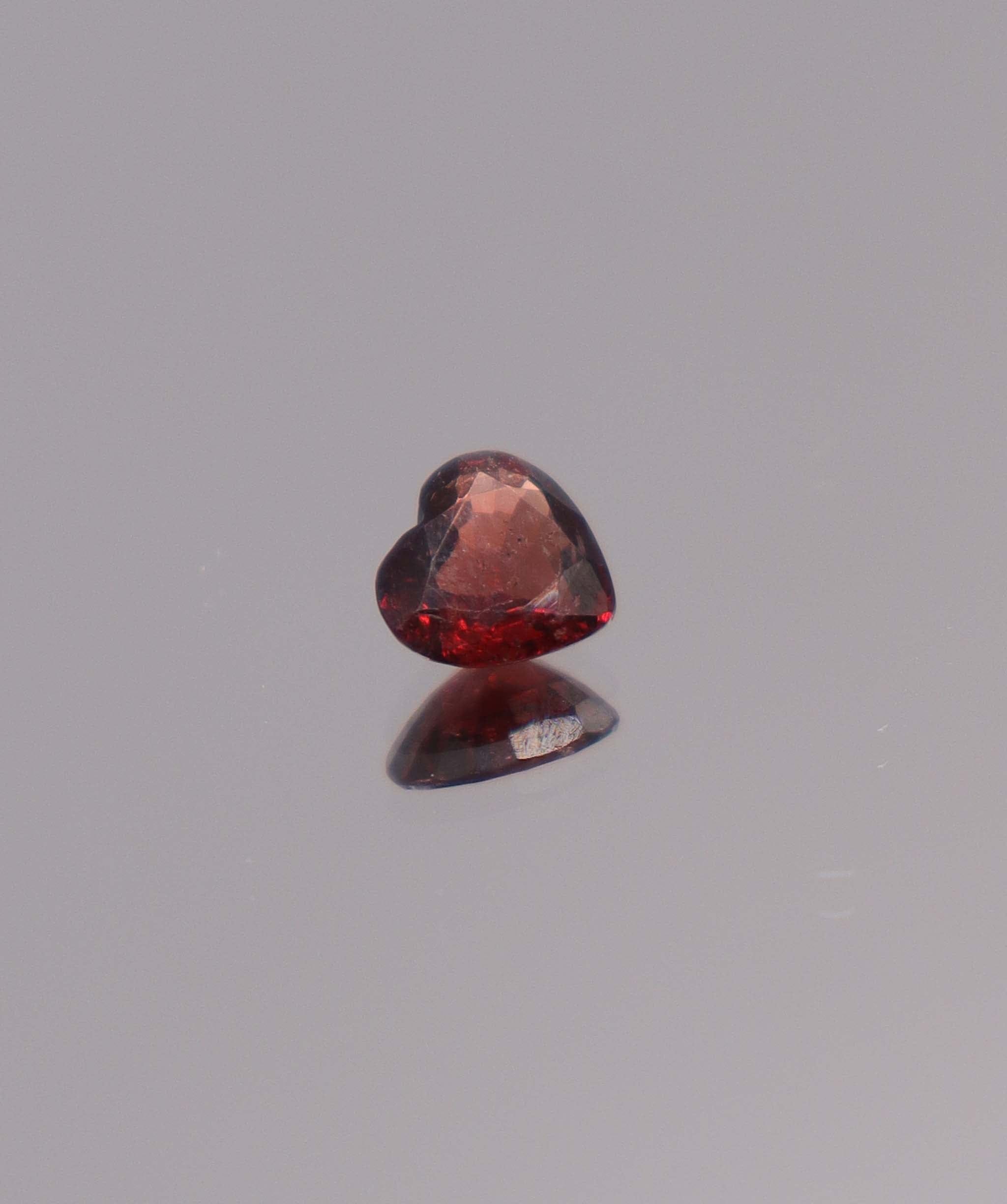 Luxury Promise 0.97ct red heart spinel DXBCS2943