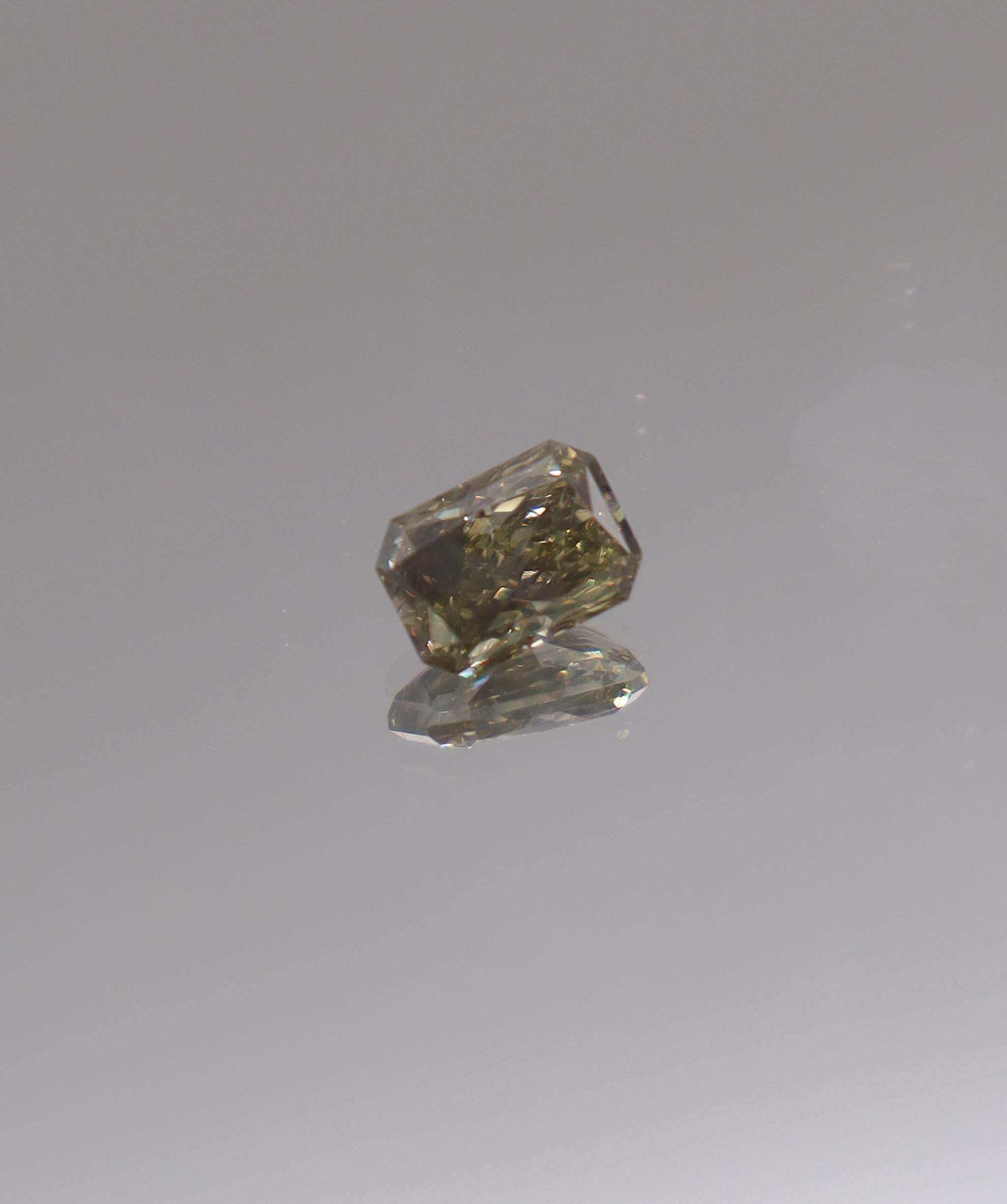 Luxury Promise 1.07CT MIDNIGHT GREEN RADIANT DIAMOND DXBN0487