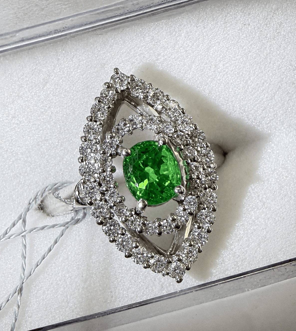 Luxury Promise 1.07ct Tsavorite with D0.83ct in P900 7.7g / JH5093 JJC1100