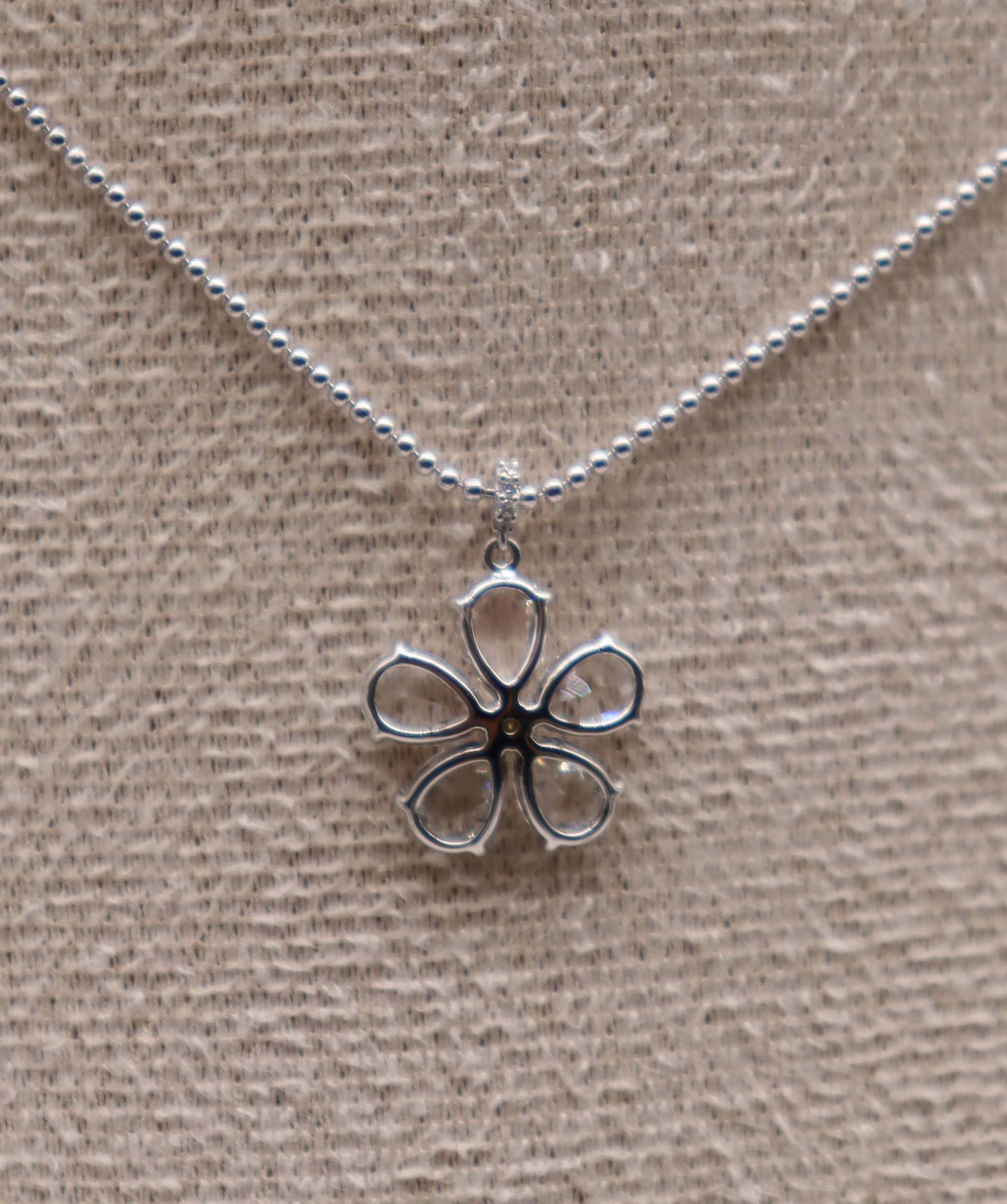 Luxury Promise 1.24ct Rose Cut Diamond Flower Pendant Necklace White Gold C12153