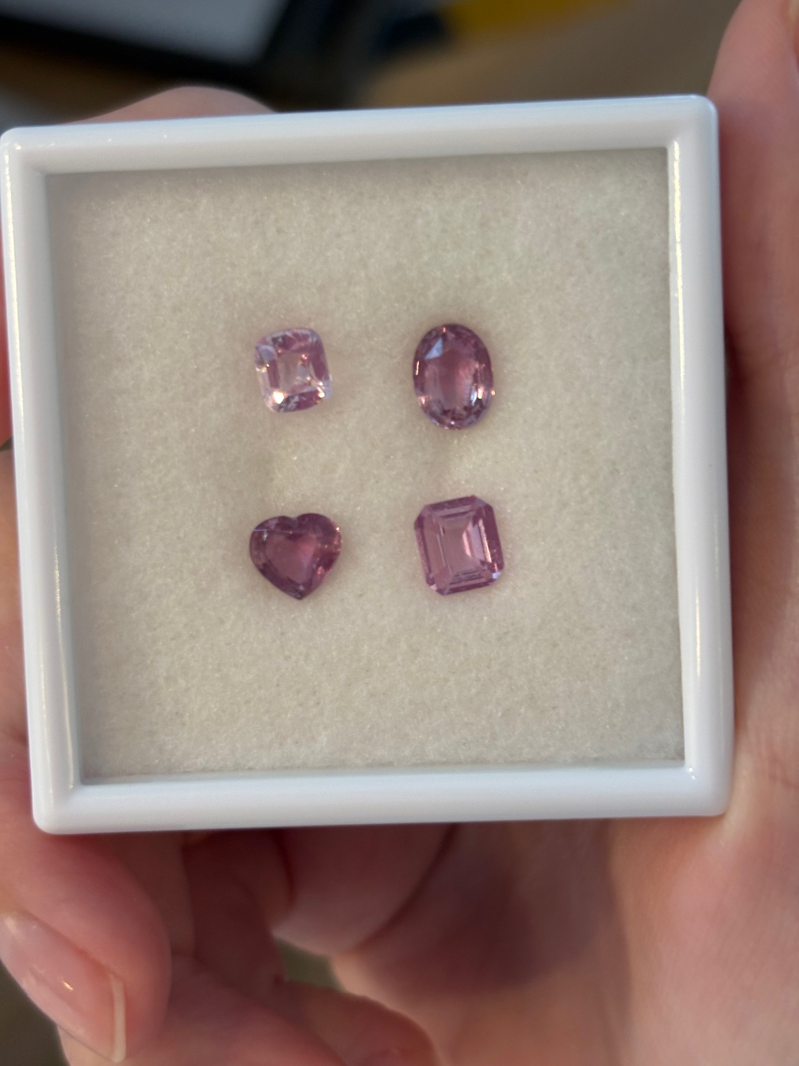 Luxury Promise 1.26ct Oval Pink Sapphire with Lab Report (No heat) DXBCD0739