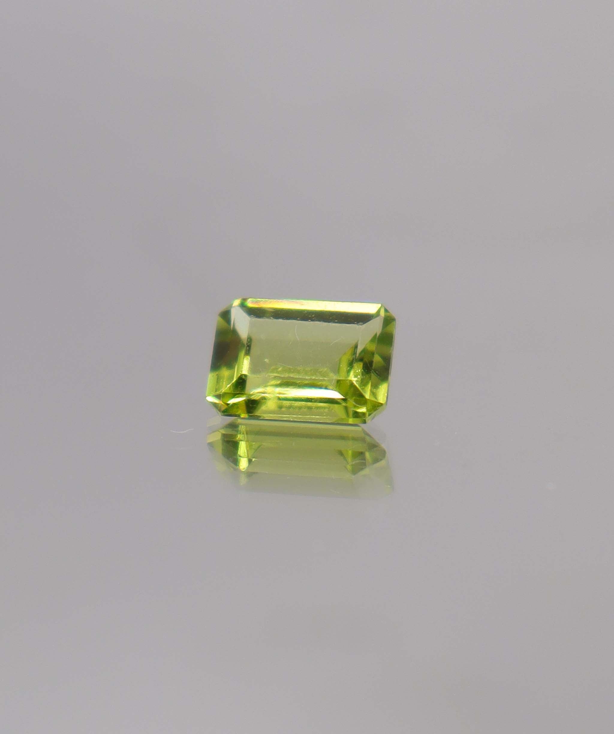 Luxury Promise 1.43ct Peridot Emerald DXBCS0046