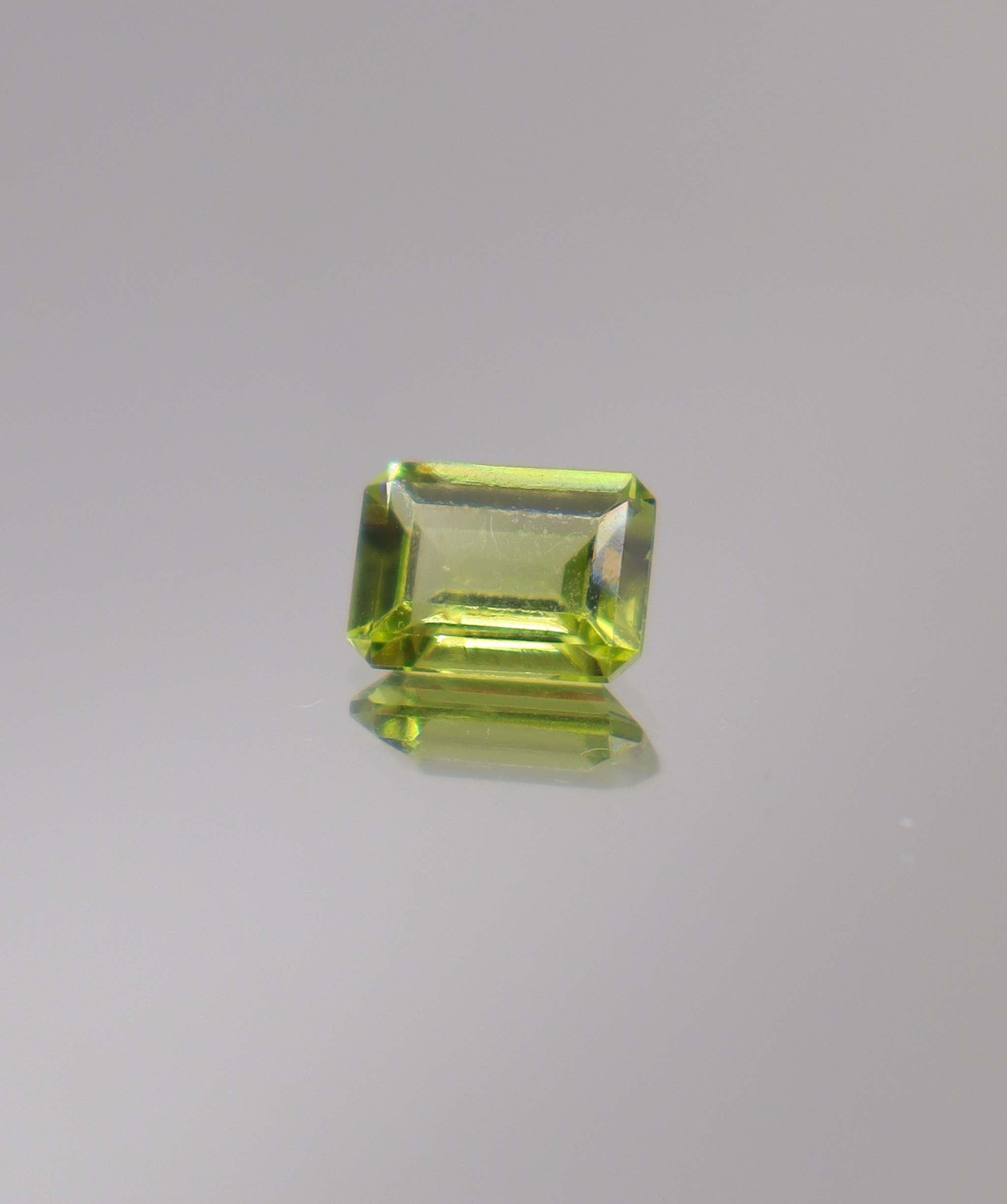 Luxury Promise 1.43ct Peridot Emerald DXBCS0046